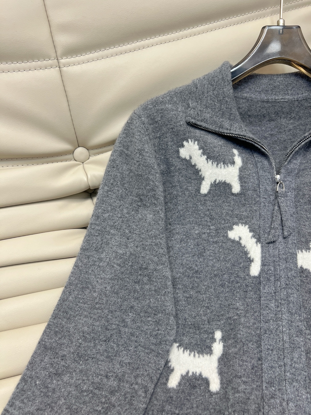 Retro-Chic Wool-Cashmere Blend Women's Set with Custom Zipper Design 4 cmp i1759664652988 205 0 2