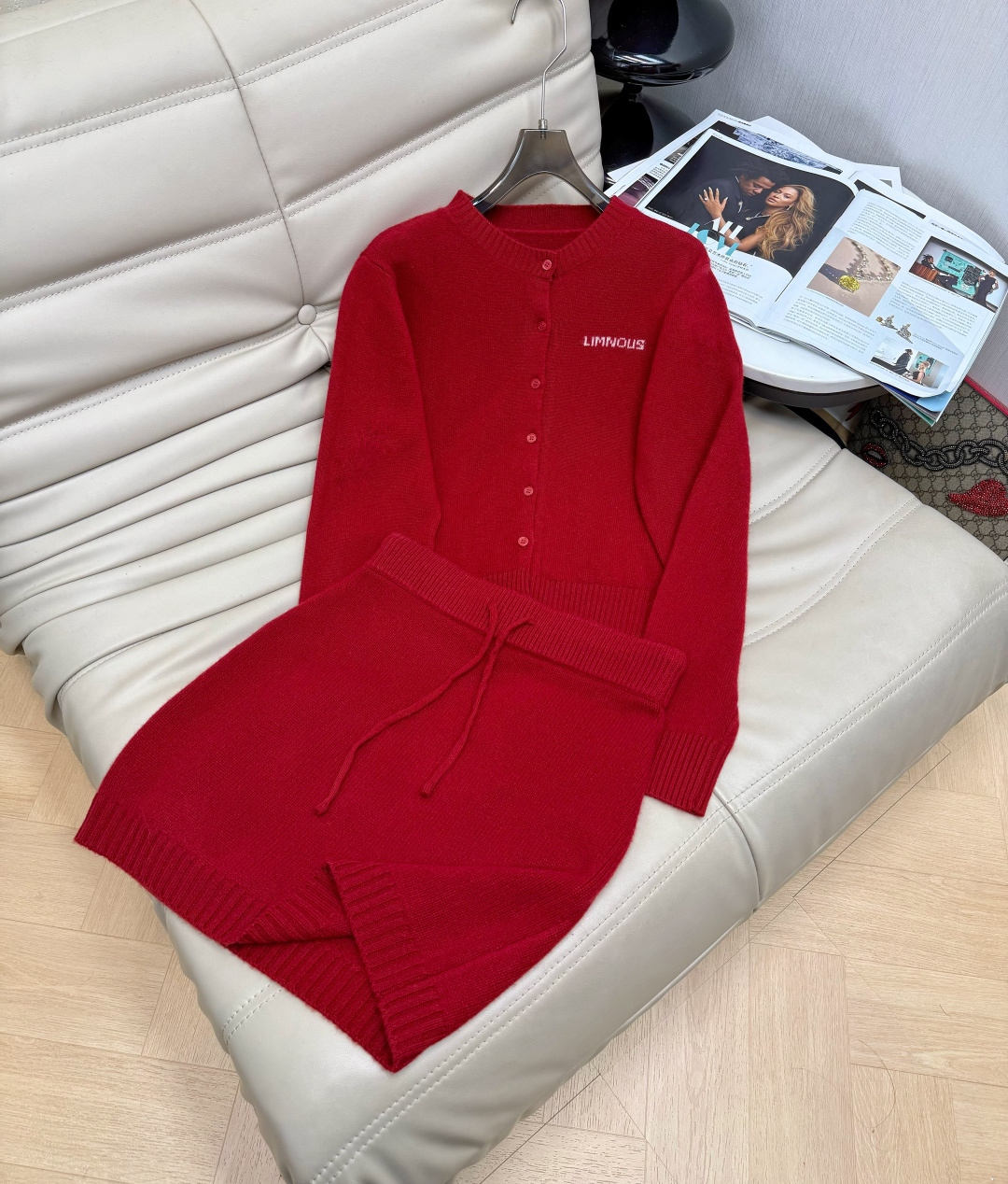 NO:589997,Exclusive first release of the new style - the latest loose wool suit for autumn and winter. Lazy round neck cardigan with embroidered letters, high waist elastic waist and skirt. Two-piece set. Western style and versatile. The version makes you look slimmer and taller. Ready for sale. 2 colors. Size SML, skirts, alexander wang19860909独家首发 新款———秋冬最新款松弛羊毛套装 慵懒圆领刺绣字母开衫高腰松紧腰半裙两件套 洋气百搭 版型显瘦显高 现货发售 2色 码数SML,,skirts,alexander wang,Women's clothing