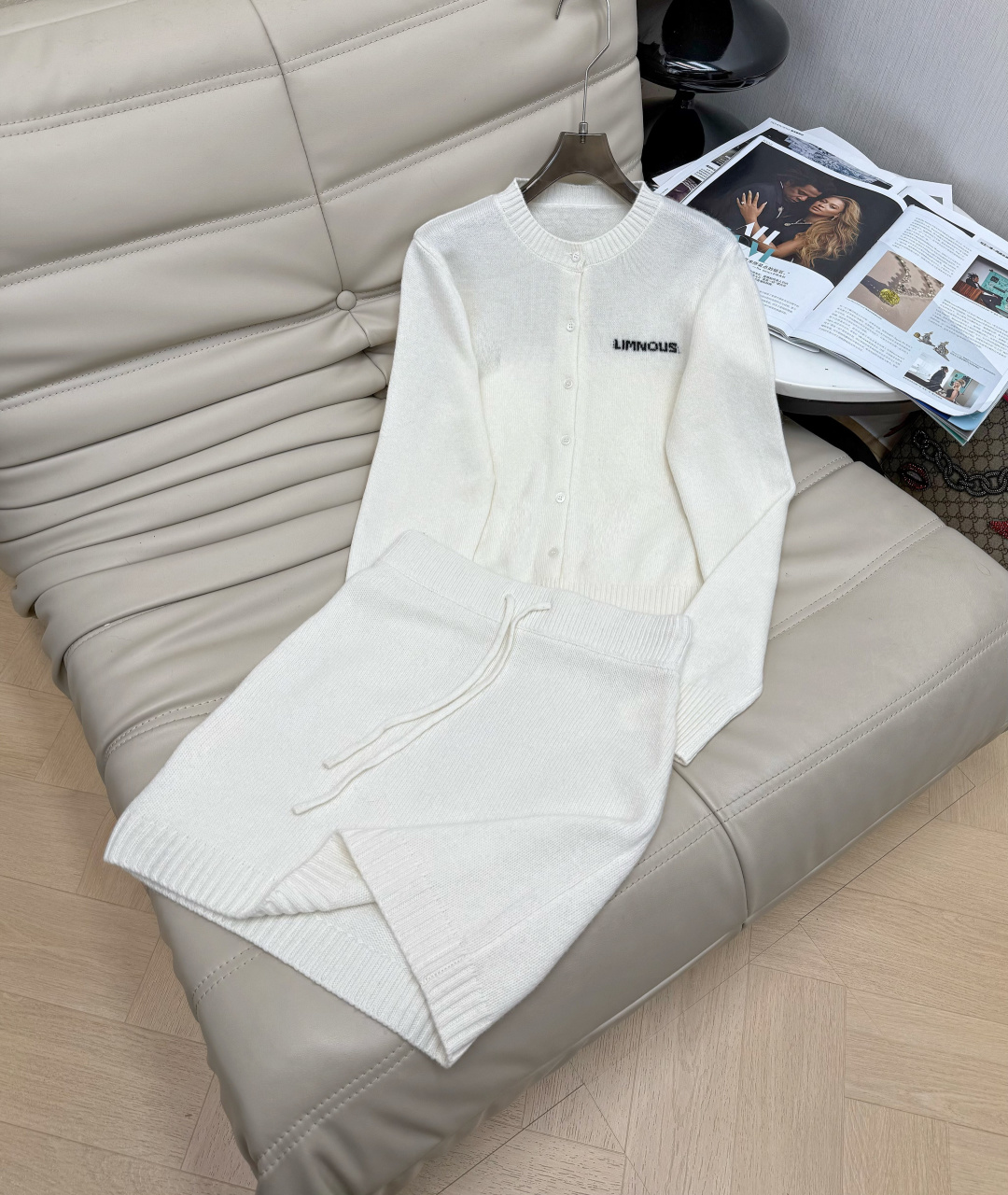 NO:590002,Exclusive first release of the new style - the latest relaxed wool suit for autumn and winter. Lazy round neck cardigan with embroidered letters, high waist elastic waist and skirt. Two-piece set. Western style and versatile. The version makes you look slimmer and taller. Ready for sale. 2 colors. Size SML M, skirts, alexander wang19860909独家首发 新款———秋冬最新款松弛羊毛套装 慵懒圆领刺绣字母开衫高腰松紧腰半裙两件套 洋气百搭 版型显瘦显高 现货发售 2色 码数SML M,,skirts,alexander wang,Women's clothing