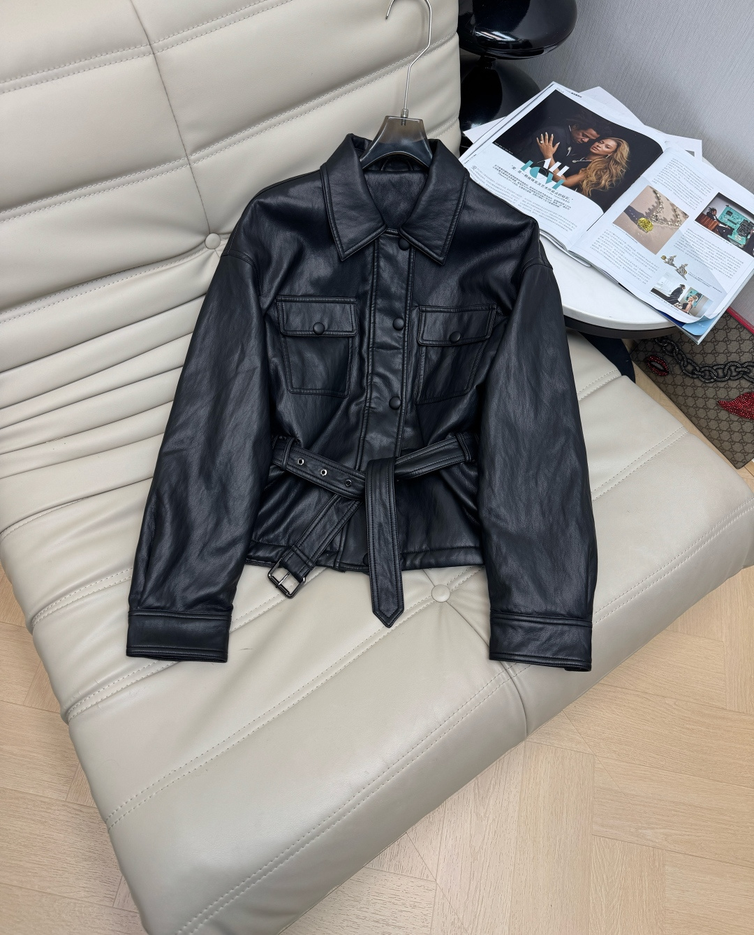 NO:590536,Equipped with dust bag, the latest imported protein leather 90 white goose down jacket. Sweet and fashionable with a belt to slim down the waist. The upper body is cool, cool and warm. Versatile style. Single color. Size SML, jackets & coats, down jacket, alexander wang19860909配防尘袋最新款进口蛋白皮90白鹅绒羽绒外套 甜酷时尚配腰带收腰显瘦 上身又飒又酷又保暖 百搭款 单色 码数SML,,jackets & coats,down jacket,alexander wang,Women's clothing