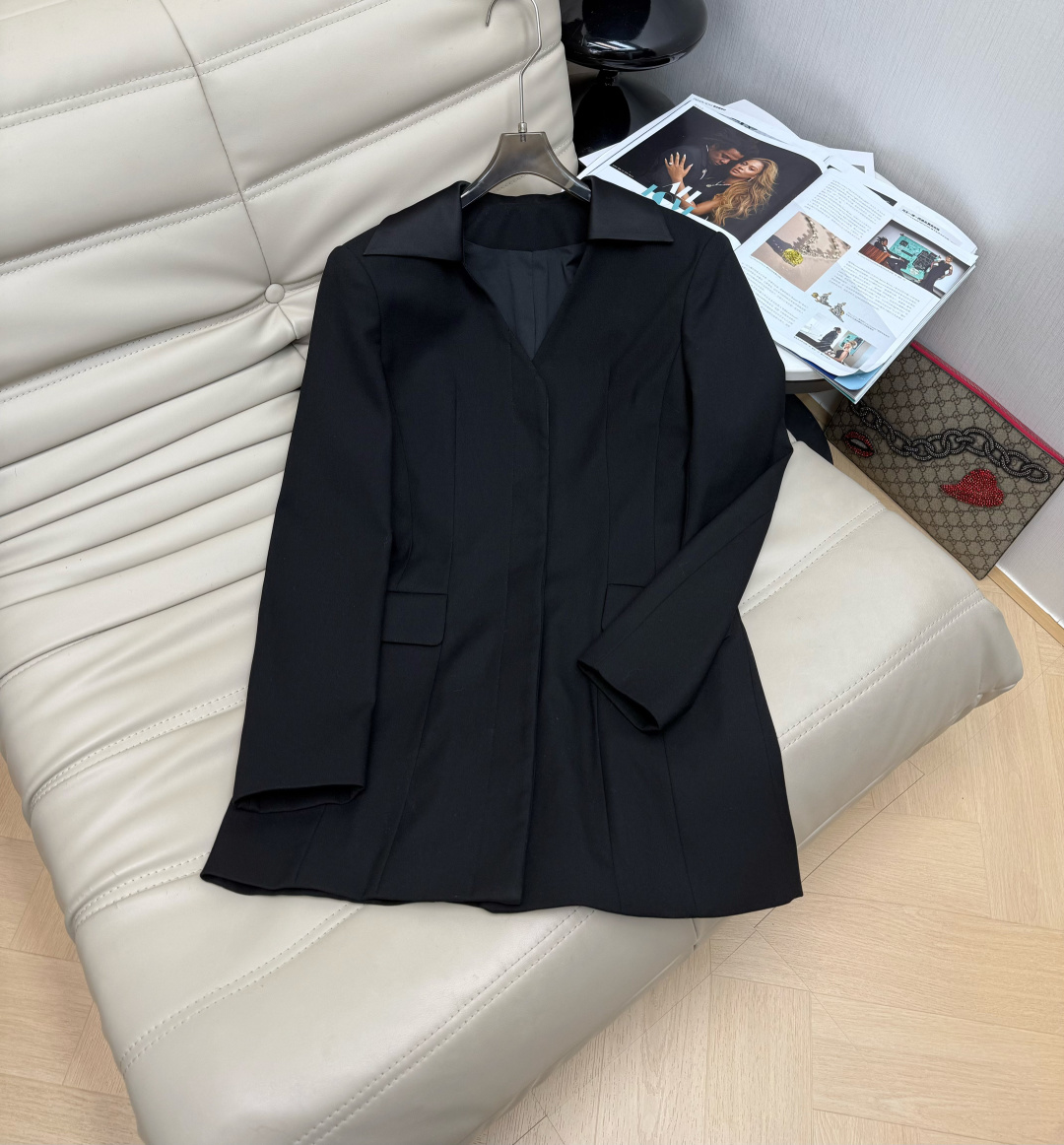 NO:590539,Highly recommend 25SS new product, V-neck suit, customized fabric, waisted version, cut, three-dimensional, modern and fashionable!  Highly recommended must-have item!  It’s cool and sassy, ​​it’s sweet and salty, and it’s so versatile that you won’t be picky!  A must-have for Bai Fumei!  The quality of workmanship depends on the details, S-L size.,, business suit, alexander wang19860909强烈推荐25SS新品,V领西装 定制面料收腰版型剪裁立体摩登又时髦！强烈推荐必入单品！又A又飒可甜可盐 百搭不挑人！白富美必备！做工品质看细节,S-L码.,,business suit,alexander wang,Women's clothing