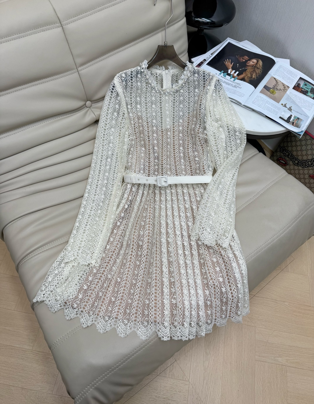 NO:591005,The latest autumn and winter rich daughter lace long-sleeved dress, diamond collar design, belt, high-end outfit, French style, overall exquisite elegance, slim fit upper body, ready for sale, single color, size SML M,,skirts,alexander wang19860909秋冬最新款富家千金蕾丝长袖连衣裙 钻领设计 配腰带 高级感穿搭 法式小香风 整体精致贵气 上身修身气质 现货发售 单色 码数SML M,,skirts,alexander wang,Women's clothing