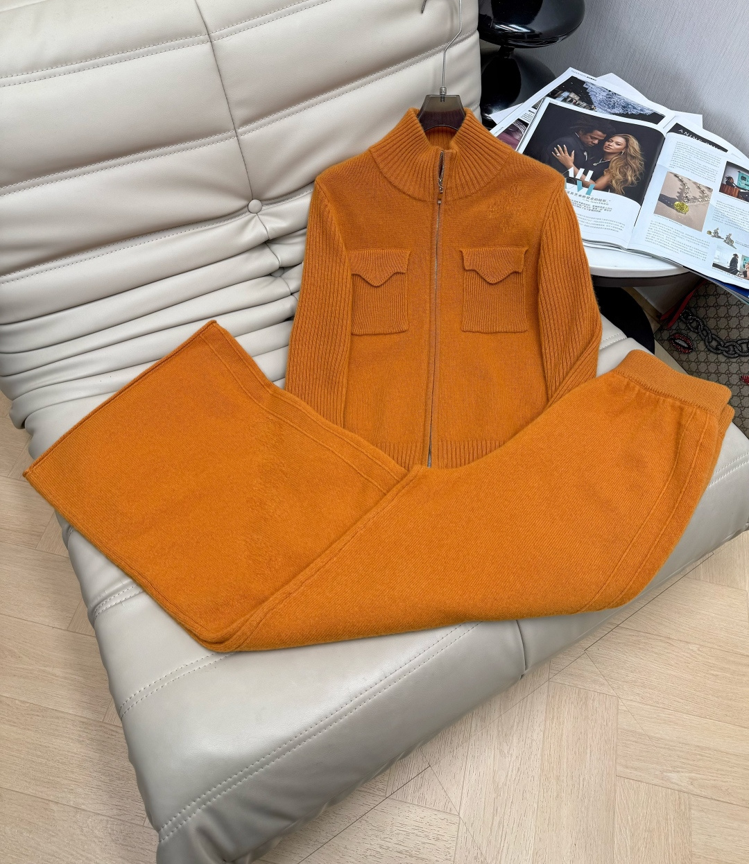 NO:591964,Suit: retro fashionable sheep wool fabric, super comfortable, skin-friendly fabric, customized double zipper design, soft and comfortable to the touch!  Three-dimensional versatile version hides fat and makes you look slimmer, versatile suit SML,,alexander wang19860909套装 复古时髦绵羊毛面料超级舒服,亲肤面料 定制双拉链设计 手感柔软舒服！立体百搭版型藏肉显瘦,百搭套装SML,,alexander wang,Women's clothing