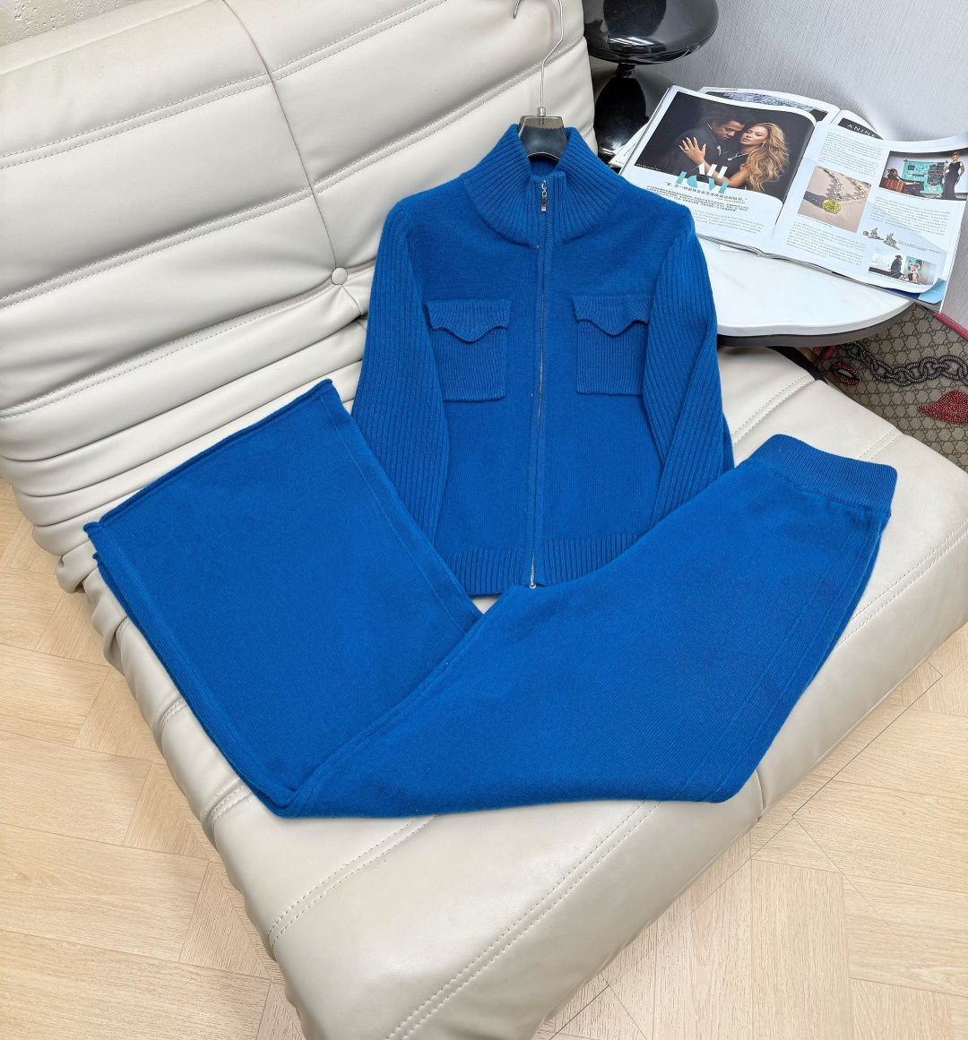 NO:606946,Suit: retro fashionable sheep wool fabric, super comfortable, skin-friendly fabric, customized double zipper design, soft and comfortable to the touch!  Three-dimensional versatile version hides fat and makes you look slimmer, versatile suit SML M,,alexander wang19860909套装 复古时髦绵羊毛面料超级舒服,亲肤面料 定制双拉链设计 手感柔软舒服！立体百搭版型藏肉显瘦,百搭套装SML M,,alexander wang,Women's clothing