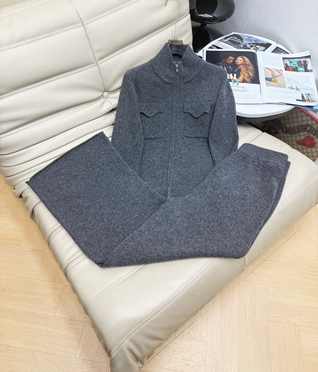 NO:606956,Suit: retro fashionable sheep wool fabric, super comfortable, skin-friendly fabric, customized double zipper design, soft and comfortable to the touch!  Three-dimensional versatile version hides fat and makes you look slimmer, versatile suit SML,,alexander wang19860909套装 复古时髦绵羊毛面料超级舒服,亲肤面料 定制双拉链设计 手感柔软舒服！立体百搭版型藏肉显瘦,百搭套装SML,,alexander wang,Women's clothing