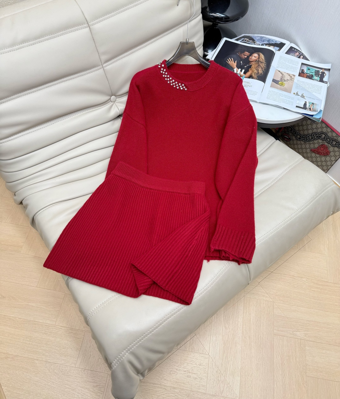 NO:607895,Exclusive first release of 2025 new style - the latest relaxed wool suit for autumn and winter. Lazy round neck beaded loose sweater + high waist pleated skirt. Two-piece set. Imported wool yarn fabric. Simple and elegant lazy version. Durable. Warmth and appearance are both online~~ The most practical and versatile boutique. High-end everyday layering in autumn and winter!  !  Super stretchy, not flattering on your figure, 2 color codes, SML.,,skirts,sweaters,alexander wang19860909独家首发 2025新款———秋冬最新款松弛羊毛套装 慵懒圆领钉珠宽松毛衣+高腰百褶短裙 两件套 进口羊毛纱线面料 简约大气慵懒版型 经久耐穿 保暖度和颜值却都在线～～最实穿百搭的精品 秋冬叠穿日常高级！！超大弹力不挑身材 2色码数SML.,,skirts,sweaters,alexander wang,Women's clothing