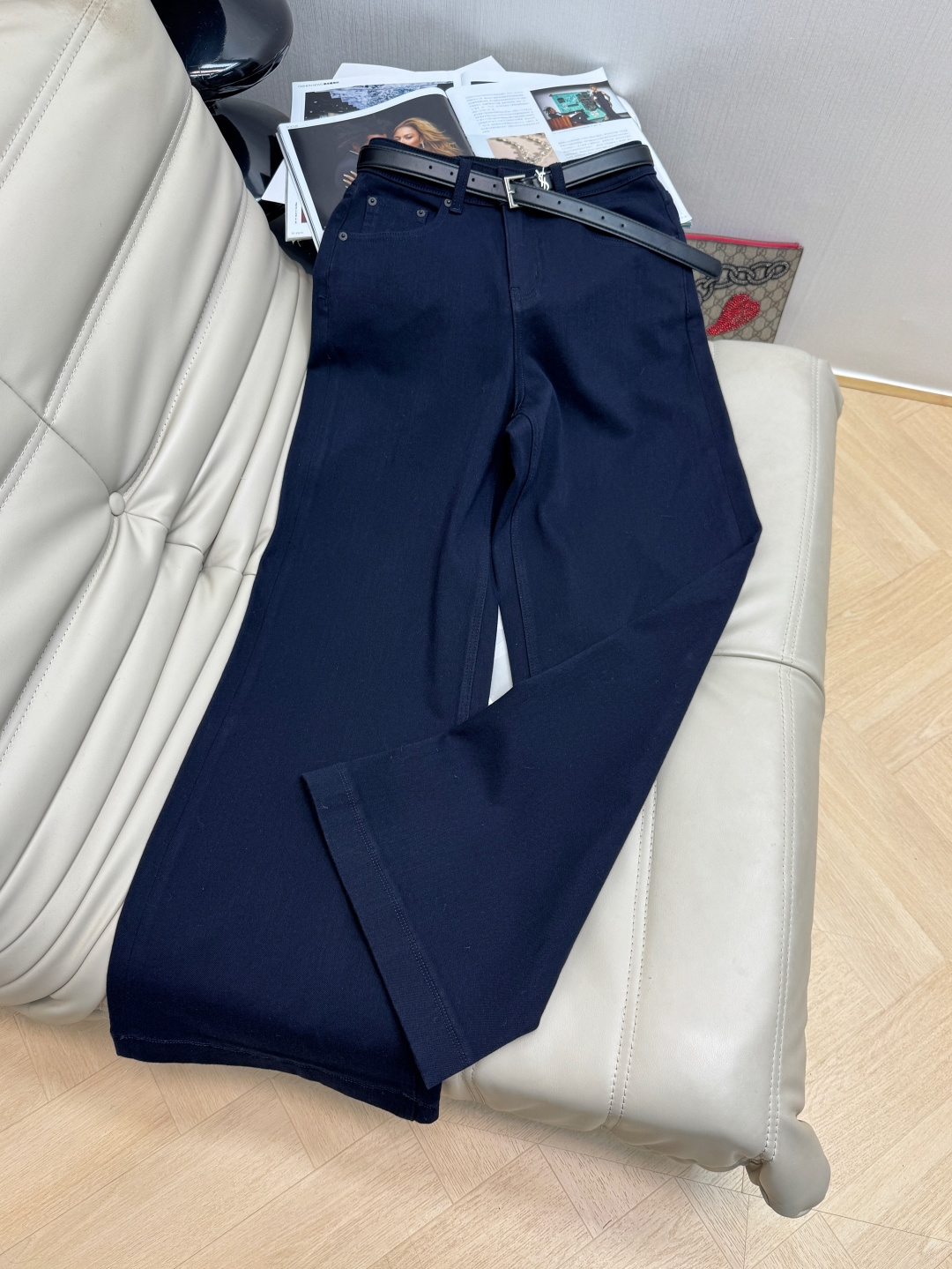 NO:608790,25 new autumn and winter brushed jeans, straight high-waisted version, tall and thin, high-elastic denim fabric with excellent texture!  The slimming pant-shaped top is so versatile and looks great!  The original customized hardware belt has a fashionable and high-end tone!  Customized perfect trousers. The quality of workmanship depends on the details. Size SMLXL.,,jeans,alexander wang1986090925年新款秋冬磨毛牛仔裤,直筒高腰版型,显高显瘦高弹牛仔面料质感绝绝子！显瘦神器裤型上身百搭超好看！原版定制五金配腰带时髦又高级的调调！定制完美裤型 做工品质看细节.码数SMLXL.,,jeans,alexander wang,Women's clothing