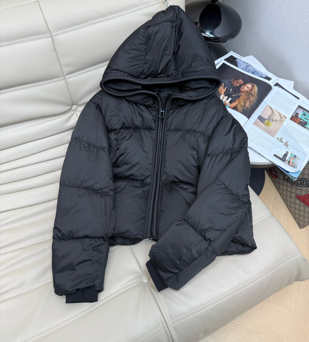 NO:608795,Comes with dust bag 2025 hooded short style, high-end contrasting 90 white duck down jacket, lightweight and comfortable, super tolerant, warm without looking bulky SML,,down jacket,hats,alexander wang19860909配防尘袋2025连帽短款 高级撞色90白鸭绒羽绒服 轻便舒适度高 包容性超好 保暖又不显臃肿 SML,,down jacket,hats,alexander wang,Women's clothing