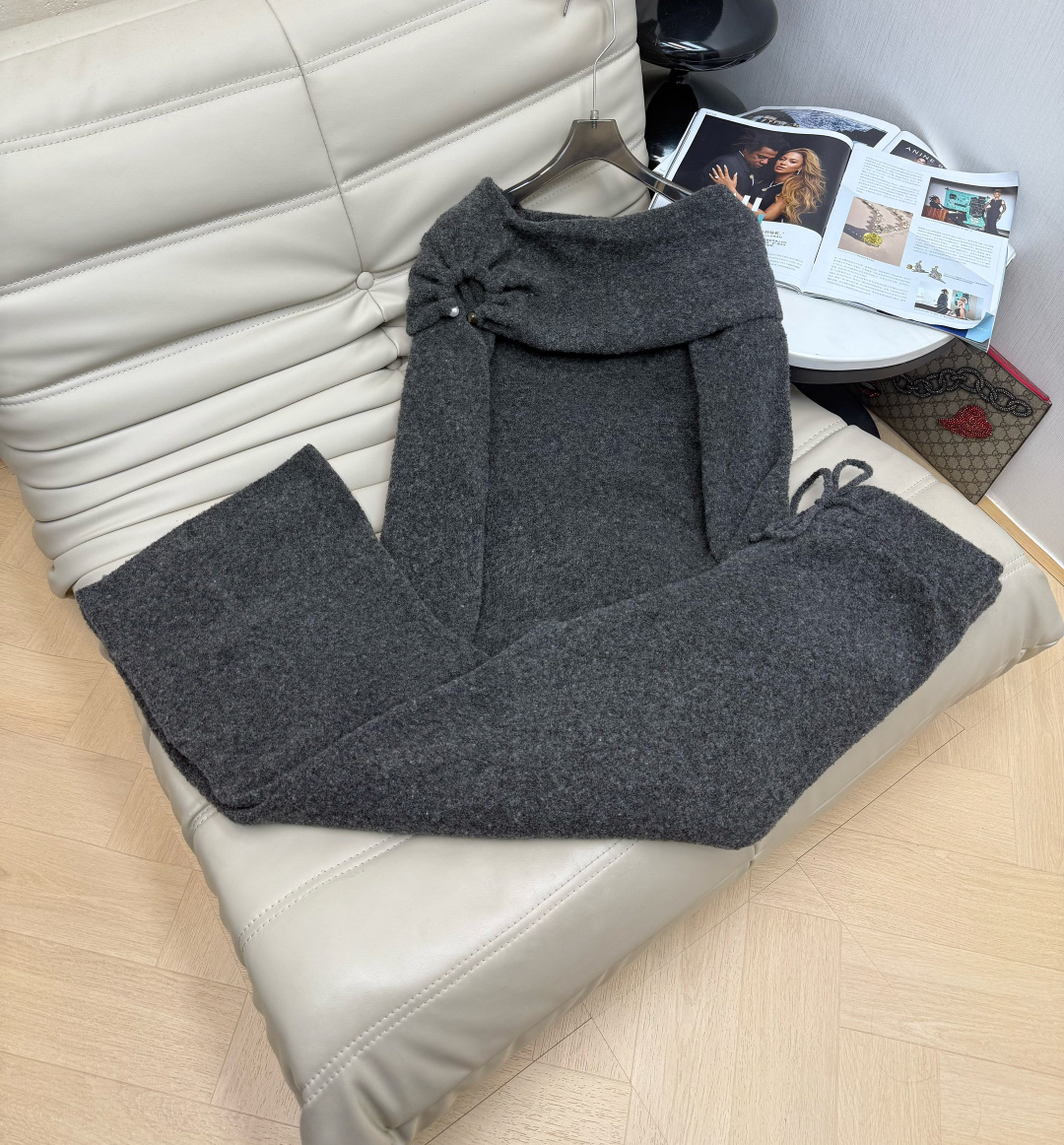 NO:609620,The latest fashionable winter one-shoulder circle wool top and elastic high-waisted trousers two-piece set. Korean street style. The version is slim and shows the body. Wear it regardless of skin color. It looks white. One set is too western. 2 colors SML M,,alexander wang19860909冬季最新款时髦一字肩圈圈羊毛上衣松紧高腰长裤两件套 韩系街头风 版型修身显身材 不挑肤色穿 具显白 一套太洋气啦 2色 SML M,,alexander wang,Women's clothing