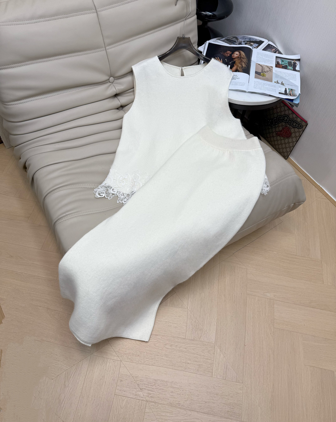 NO:611313,The latest style of Medela's sweet style lace splicing sleeveless vest top with slit long skirt suit. The bow design on the back is so beautiful. It is an age-reducing style. The upper body is gentle and elegant. It is so fairy♀2 colors. Ready for sale. Size: SML.M, skirts, alexander wang19860909最新款美德拉甜美风蕾丝拼接无袖背心上衣开叉长款半身裙套装 后背蝴蝶结设计太美啦 减龄款 一套上身温柔气质 简直太仙了♀2色 现货发售 码数SML.M,,skirts,alexander wang,Women's clothing