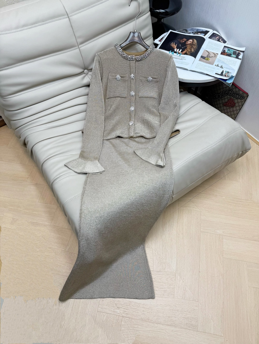 NO:622068,2025 new custom-made fabric gold silk round neck fake two-piece slim long dress. Ruffled trumpet sleeve design. Collar with heavy studs. Elegant and noble upper body. Super high-end color. Quick delivery. Single color. SML, skirts, alexander wang198609092025新款定制面料金丝圆领假两件修身长款连衣裙 荷叶边喇叭袖设计 领子重工钉钻 上身优雅贵气 超高级的颜色 速度报现货发 单色 SML,,skirts,alexander wang,Women's clothing