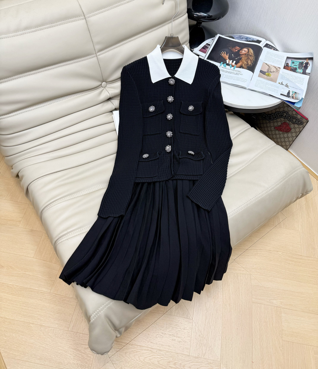 NO:623216,New autumn and winter French style small fragrant lapel dress. Customized diamond buckle decoration. Two fake fake ones for ladies. The upper body is thinner and more luxurious. Monochrome SML M,,skirts,alexander wang19860909新款秋冬法式小香风翻领连衣裙 定制钻扣装饰 气质名媛假两件 版型上身显瘦又高级显贵气 单色SML M,,skirts,alexander wang,Women's clothing