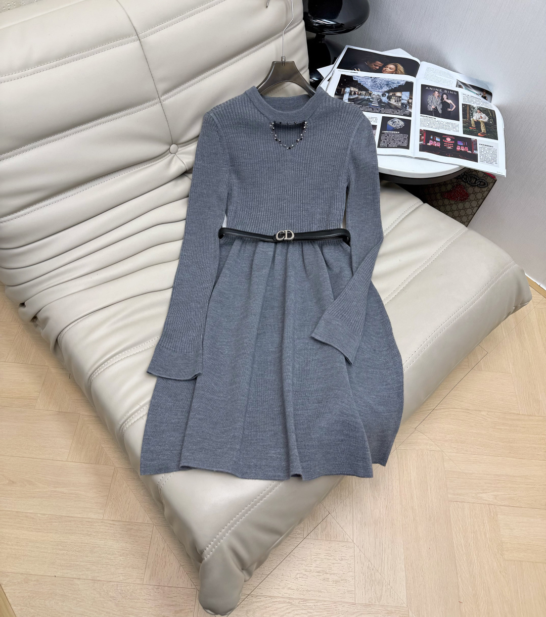 NO:623968,——The 25 new knitted sweater dress has a round neck and exquisite hollow design. It is very fashionable and luxurious. The upper body is slim and slim with a belt. There is no matching worry at all. It looks great when worn alone with a coat. The three-dimensional tailoring really looks great when paired with it. Close your eyes and watch!  Two color codes SM L M,,skirts,sweaters,alexander wang19860909——25新款针织毛衣连衣裙 圆领精致镂空设计 非常洋气奢华,上身修身显瘦气质配腰带 完全没有搭配烦恼 单穿配大衣都超级好看~立体剪裁搭配起来真的超好看 闭眼入！两色码数SM L M,,skirts,sweaters,alexander wang,Women's clothing