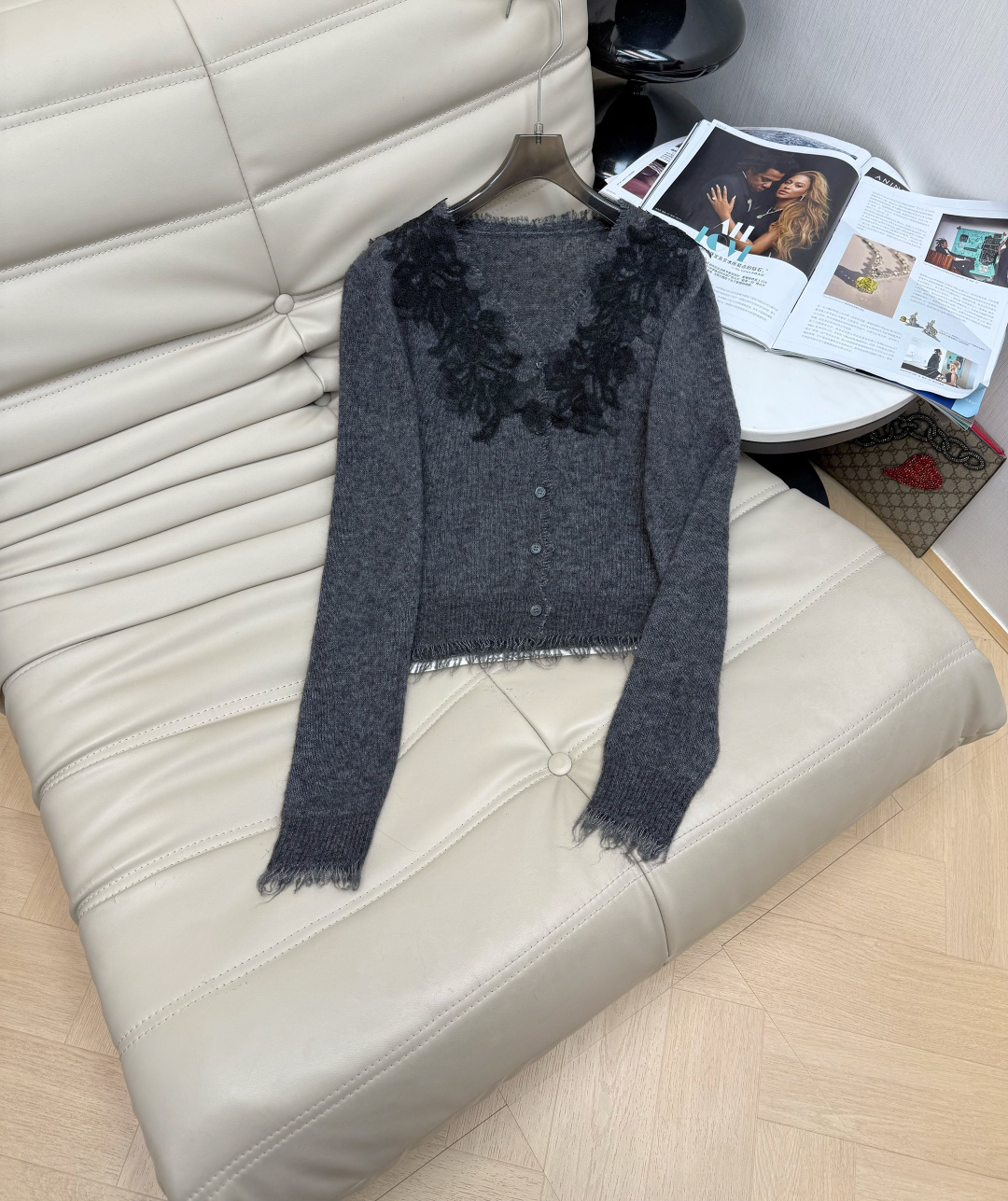 NO:623964,The latest lace splicing wool and cashmere knitted cardigan top, gentle temperament and fragrance, loose and lazy lace niche design, soft and breathable texture, versatile style, 4 colors, code size SML M,,alexander wang19860909最新款蕾丝拼接毛须边羊毛羊绒针织开衫小上衣 温柔气质小香风 宽松慵懒蕾丝小众设计 质感柔软透气 百搭款 4色 码数SML M,,alexander wang,Women's clothing