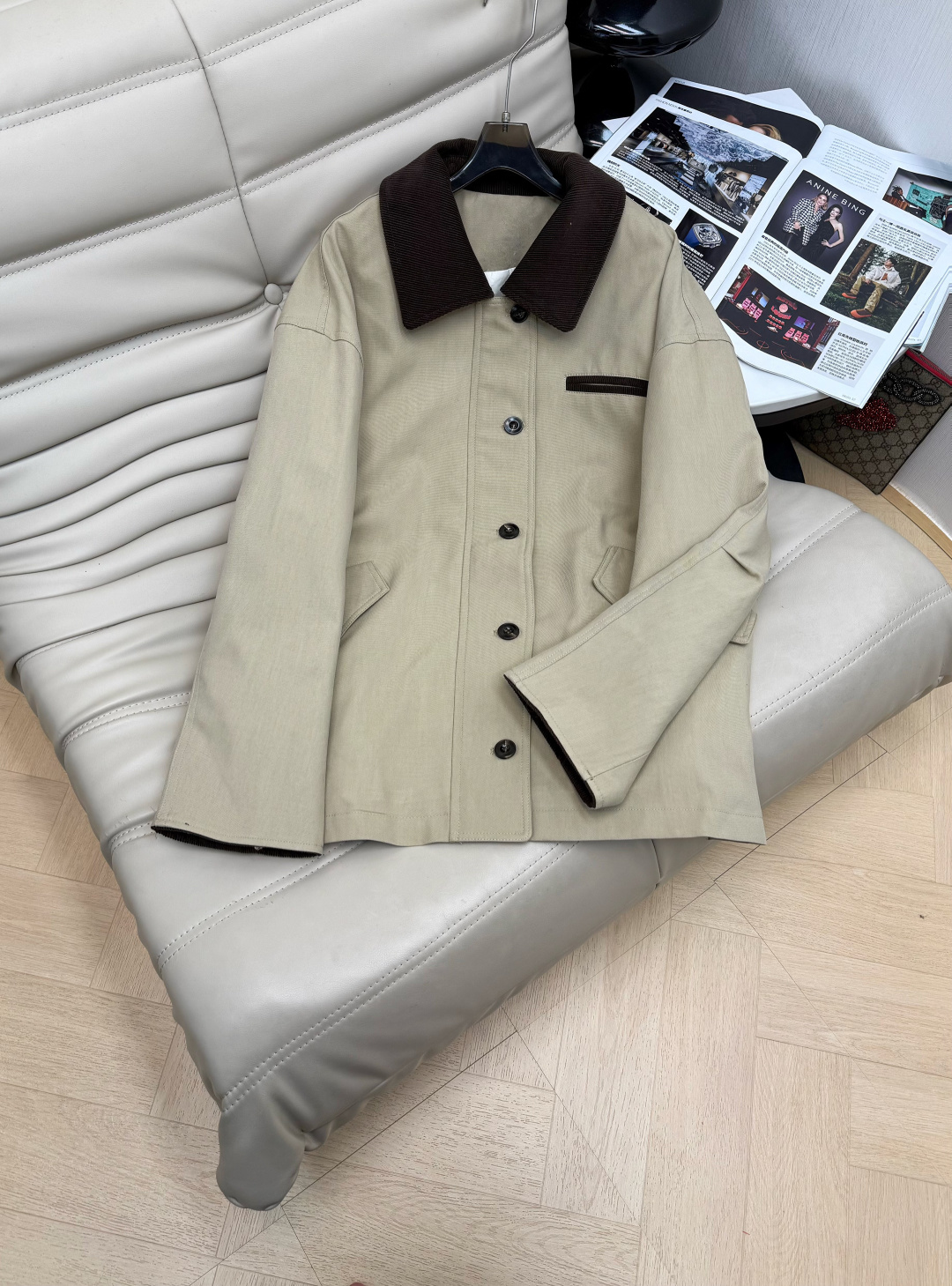 NO:624794,Comes with dust bag 2025 new style corduroy collar retro small lapel windbreaker down jacket. Loose, mid-length and three-dimensional cut. Filled with 90 white duck down inside, high casual warmth. Corduroy contrasting lapel design adds a touch of fashion to the simple style. Recommend SML M,,jackets & coats,down jacket,alexander wang19860909配防尘袋2025新款 灯芯绒领复古小翻领风衣羽绒外套 宽松中长款剪裁立体不挑人 内里填充90白鸭绒,休闲保暖度高~灯芯绒撞色的翻领设计为简单的款式添加了一抹时尚感 推荐SML M,,jackets & coats,down jacket,alexander wang,Women's clothing