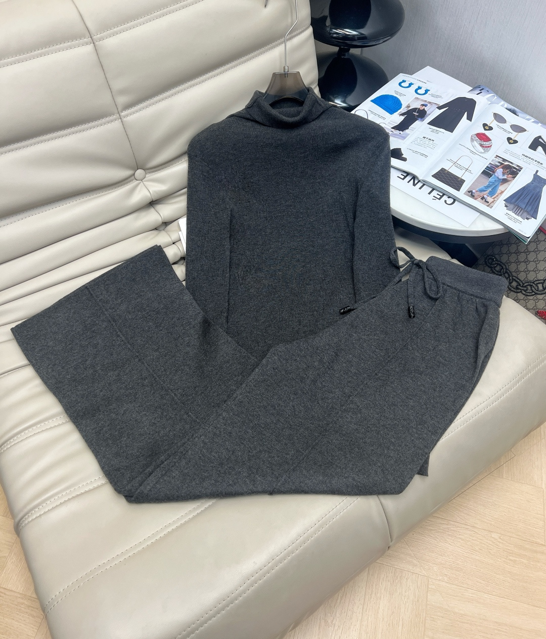 NO:625780,2025 new wool suit, essential base set for autumn and winter, worsted fine wool upper body, skin-friendly and soft, 2 colors SML suit M,,alexander wang198609092025新款 羊毛套装 秋冬必备打底套装 精纺细羊毛上身亲肤柔软2色 SML 套装M,,alexander wang,Women's clothing