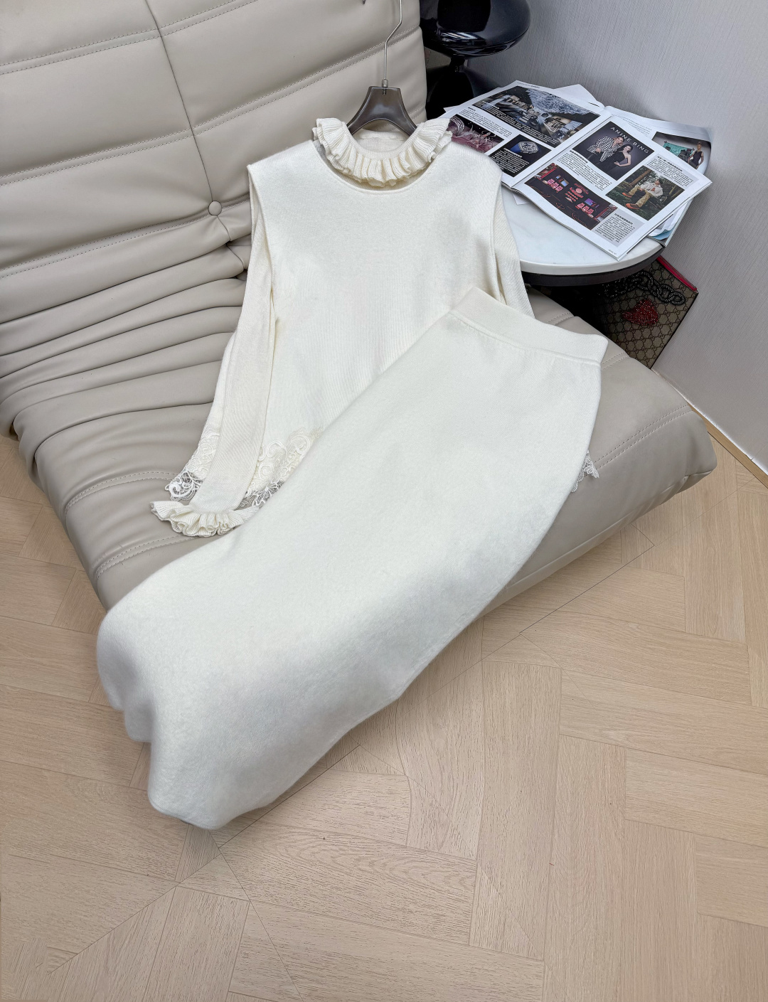 NO:627921,The latest style of Medela's sweet-style lace splicing sleeveless vest top with fungus edge and long slit skirt suit. The bow design on the back is so beautiful. Age-reducing style. A set of upper body with gentle temperament. It's so fairy♀2 colors. Ready for sale. Size SML.,,skirts,alexander wang19860909打底最新款美德拉甜美风蕾丝拼接无袖背心上衣木耳边打底开叉长款半身裙套装 后背蝴蝶结设计太美啦 减龄款 一套上身温柔气质 简直太仙了♀2色 现货发售 码数SML.,,skirts,alexander wang,Women's clothing