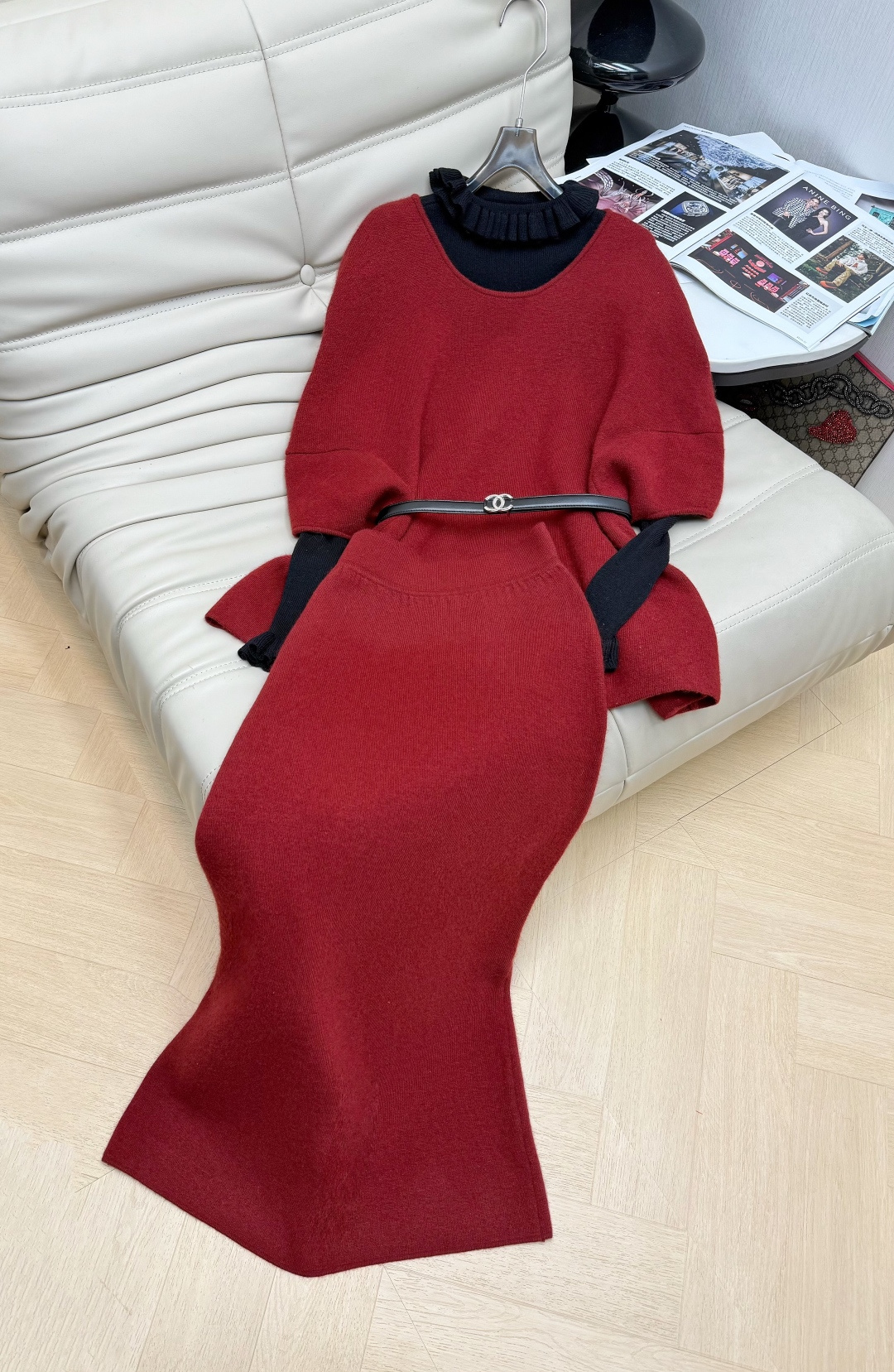 NO:627937,Suit base shirt, the latest wool suit for autumn and winter is now available. Base layer shirt, round neck, lantern sleeves, loose fit top, long slit skirt, three-piece set. Special fungus edge collar design. Korean style sweet style with small fragrant belt and slimming. Available in stock. 3 colors SML. Tops, skirts, skirts, alexander wang19860909套装打底衫秋冬最新款羊毛套装出货啦 打底衫圆领灯笼袖宽松版上衣长款开叉半裙三件套 木耳边领设计特别 版型韩系甜美风格配小香腰带又显瘦现货发 可分开拿 3色 SML.上衣半裙,,skirts,alexander wang,Women's clothing