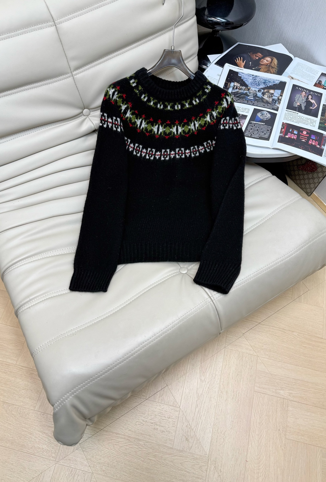 NO:627908,New round neck jacquard wool knitted sweater. Fair Isle pattern style design elements. Retro and warm. 100% wool is soft and warm. The upper body effect is full of atmosphere. Full of details. 3 colors and three codes. SML,,sweaters,alexander wang19860909新款 圆领提花羊毛针织毛衣 费尔岛图案风格设计元素 复古又温暖 百分百羊毛成分柔软保暖,上身效果氛围感拉满 细节满满 3色三码. SML,,sweaters,alexander wang,Women's clothing
