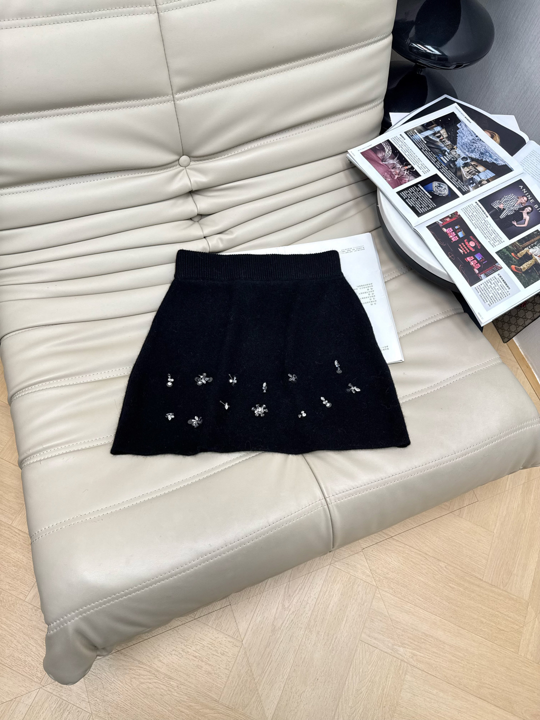 NO:654990,2025 new early spring French-style ladylike style high-waist slimming A-line skirt. Handmade beading design. Simple and advanced. Slimming and versatile. Super running volume. 3 colors. Code number SML, skirts, alexander wang198609092025早春新款法式气质名媛小香风高腰显瘦A字半身裙 纯手工钉珠设计 简单高级 显瘦百搭 超级跑量款3色 码数SML,,skirts,alexander wang,Women's clothing