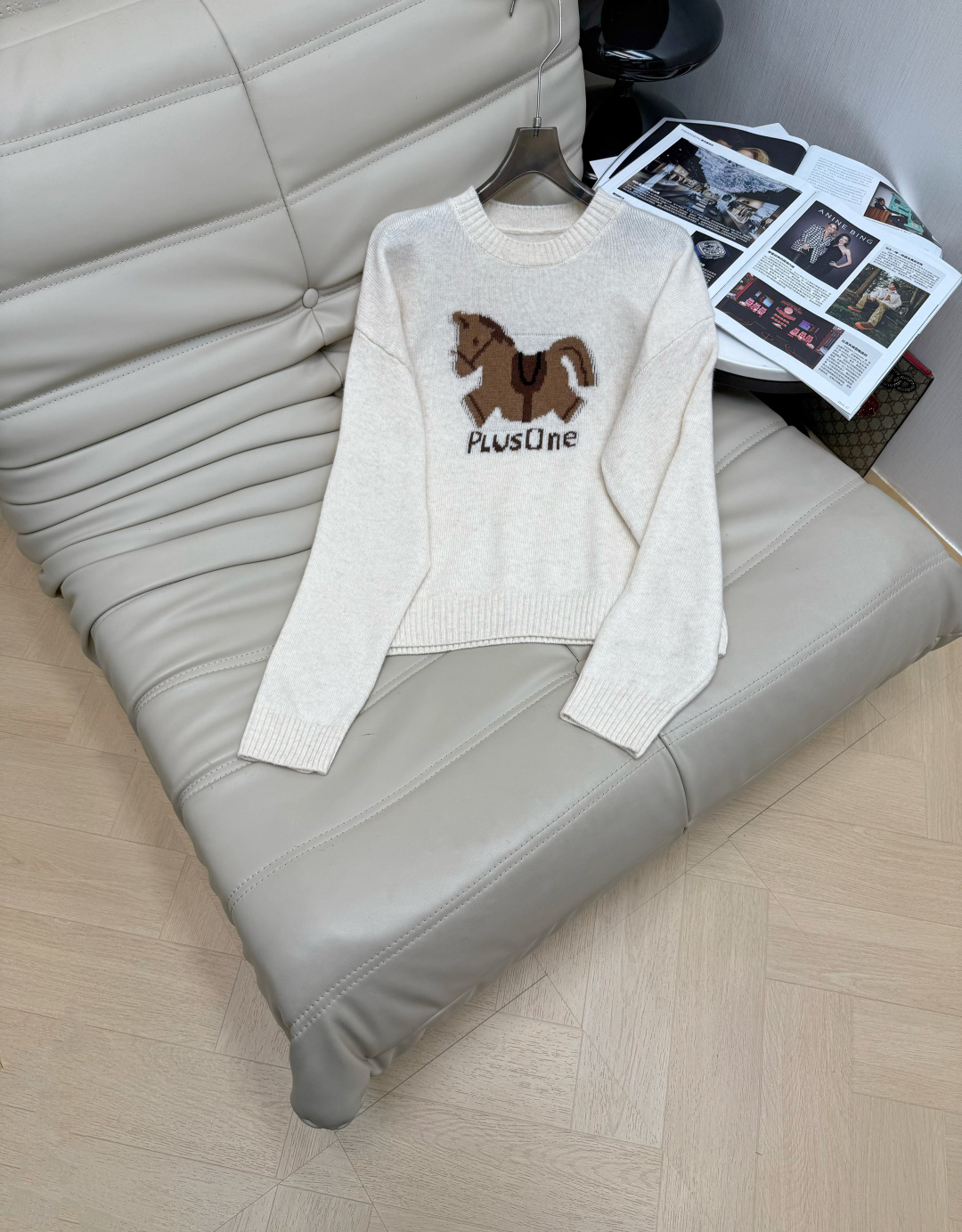 NO:654986,The new style of early spring is coming. Korean high-end pullover cartoon pony pure wool top. Lazy and versatile fashion. Fine 100% wool texture. Soft and delicate. The upper body is comfortable and breathable. Highly tolerant. Ready for sale. 2 colors code number SML M,,alexander wang19860909早春新款来袭韩系高端套头卡通小马纯羊毛上衣 慵懒百搭时尚 精细百分百羊毛质感 柔软细腻 上身舒服透气 包容性强 现货发售 2色码数SML M,,alexander wang,Women's clothing