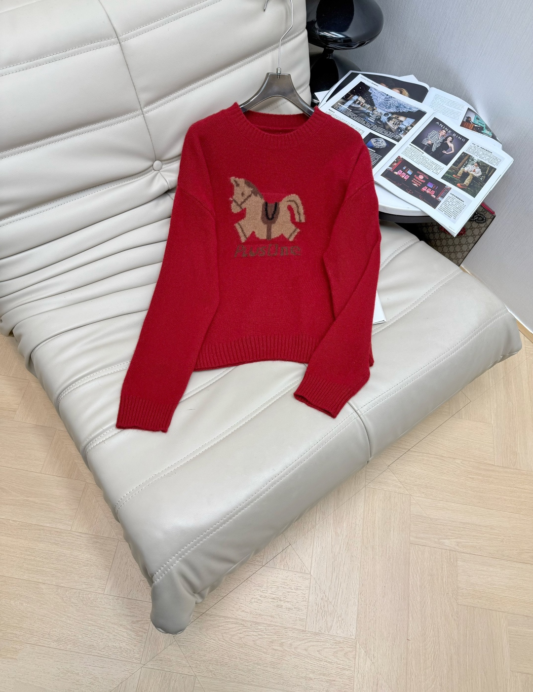 NO:654982,The new style of early spring is coming. Korean high-end pullover cartoon pony pure wool top. Lazy and versatile fashion. Fine 100% wool texture. Soft and delicate. The upper body is comfortable and breathable. Highly tolerant. Ready for sale. 2 colors and code numbers SML, alexander wang19860909早春新款来袭韩系高端套头卡通小马纯羊毛上衣 慵懒百搭时尚 精细百分百羊毛质感 柔软细腻 上身舒服透气 包容性强 现货发售 2色码数SML,,alexander wang,Women's clothing