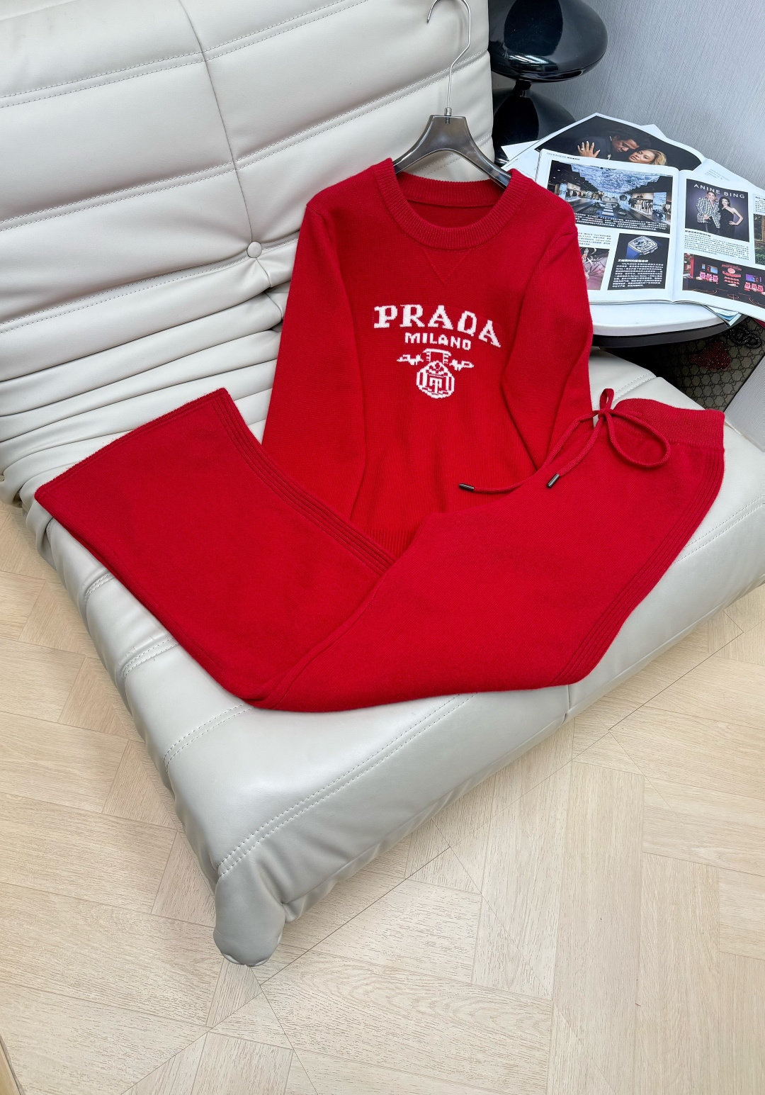 NO:657478,——25 new style round neck embroidered wool knit top high waist trousers suit, wool fabric is soft and warm, letter logo pattern design on the chest, exquisite and fashionable, collar and cuffs contrast design, three-dimensional tailoring, recommended SML M,, alexander wang19860909——25新款 圆领刺绣羊毛针织上衣高腰长裤套装,羊毛面料柔软保暖,胸前字母logo图案设计,精致时尚,领口和袖口撞色设计,版型立体剪裁,推荐SML M,,alexander wang,Women's clothing