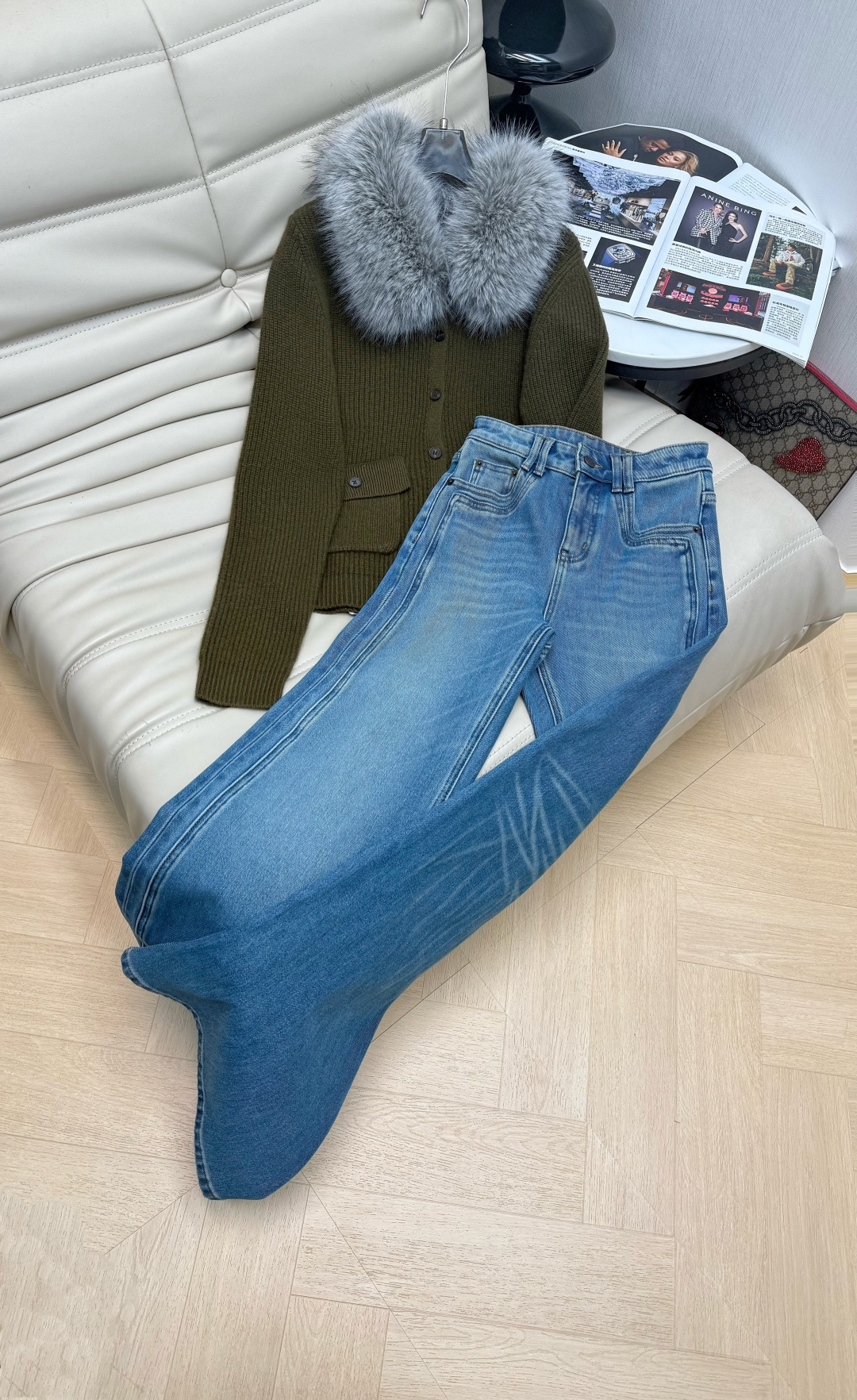 NO:658359,Tops and trousers are coming. The new Korean style single-breasted wool cardigan for autumn and winter. The upper body has a sweet style. Retro single-breasted fox fur collar design. The shape is slim and versatile. Western-style and age-reducing style. Whoever wears it looks better. Khaki Gray SML,, 19860909上衣 裤子爆款来袭 秋冬新款韩版单排扣羊毛开衫 上身气质甜美风 复古单排扣狐狸毛毛领设计 版型显瘦百搭 洋气减龄款 谁穿谁好看 卡其色 灰色 SML,, ,Women's clothing