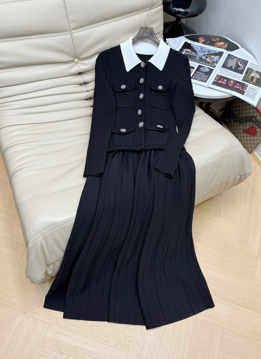 NO:658373,New autumn and winter French style long lapel dress. Customized diamond buckle decoration. Two pieces for ladies. The upper body is thinner and more luxurious. Monochrome SML, skirts, alexander wang19860909新款秋冬法式小香风长款翻领连衣裙 定制钻扣装饰气质名媛假两件 版型上身显瘦又高级显贵气 单色SML,,skirts,alexander wang,Women's clothing