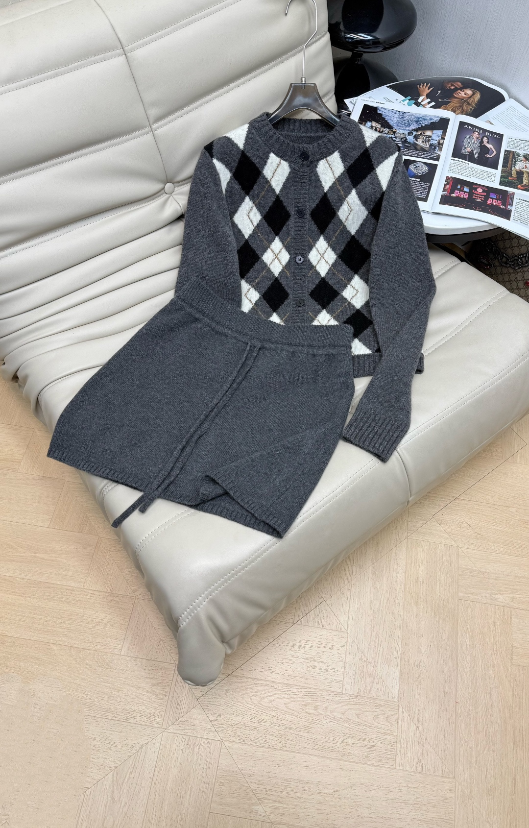 NO:663622,Tops and skirts, the latest relaxed wool suit, lazy round neck rhombus wool cardigan, high waist elastic waist skirt two-piece set, stylish and versatile, the shape makes you look slimmer and taller, ready for sale, 2 colors, size SML, skirts,  19860909上衣.半裙最新款松弛羊毛套装 慵懒圆领菱格羊毛开衫高腰松紧腰半裙两件套 洋气百搭 版型显瘦显高 现货发售 2色 码数SML,,skirts, ,Women's clothing