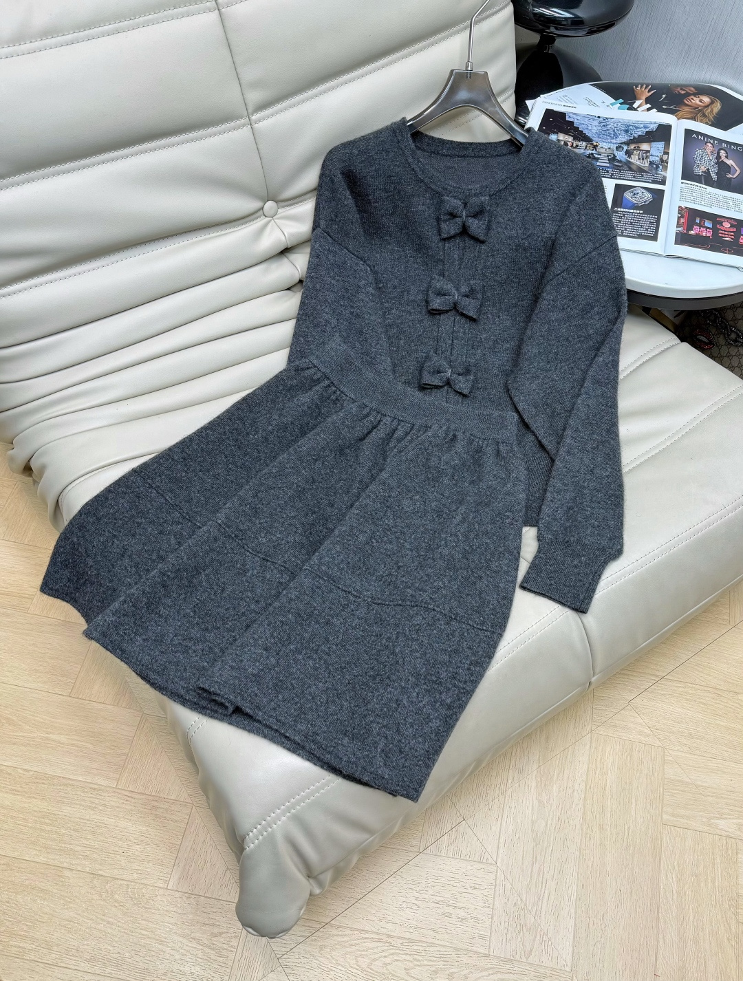 NO:666103,The latest high-end bow wool suit for autumn and winter. French round neck loose bow button sweater + high waist elastic waist skirt. Two-piece set. Imported wool yarn fabric. Simple and elegant lazy version. Durable. Warmth and appearance are both online~~ The most practical and versatile boutique. High-end everyday layering in autumn and winter!  !  Super stretchy, not flattering on your figure. Three colors, SML.M, skirts, sweaters,  19860909秋冬最新款高级感蝴蝶结羊毛套装法式圆领宽松蝴蝶结扣毛衣+高腰松紧腰短裙 两件套 进口羊毛纱线面料 简约大气慵懒版型 经久耐穿 保暖度和颜值却都在线～～最实穿百搭的精品 秋冬叠穿日常高级！！超大弹力不挑身材 三色码数SML.M,,skirts,sweaters, ,Women's clothing