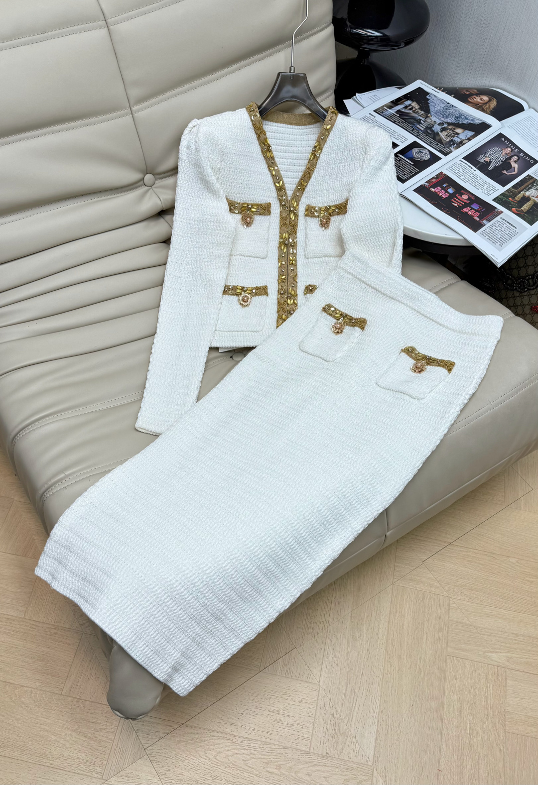 NO:666094,Jacket, semi-early spring new suit, high-end customization, feminine V-neck knitted cardigan, high waist and hip-covering skirt, two-piece set recommended, exquisite rhinestone embellishment, made of high-quality fabric, good elasticity, slim waist, the upper body of the suit is noble and European and American style, 2 color codes SML.,,skirts,jackets & coats, 19860909外套 半早春新款套装 高端定制 女人范十足的V领针织开衫高腰包臀裙 两件套推荐 精美钉钻点缀 高品质面料打造 弹性好 版型收腰显瘦 套装上身尽显高贵大气欧美范 2色码数SML.,,skirts,jackets & coats, ,Women's clothing