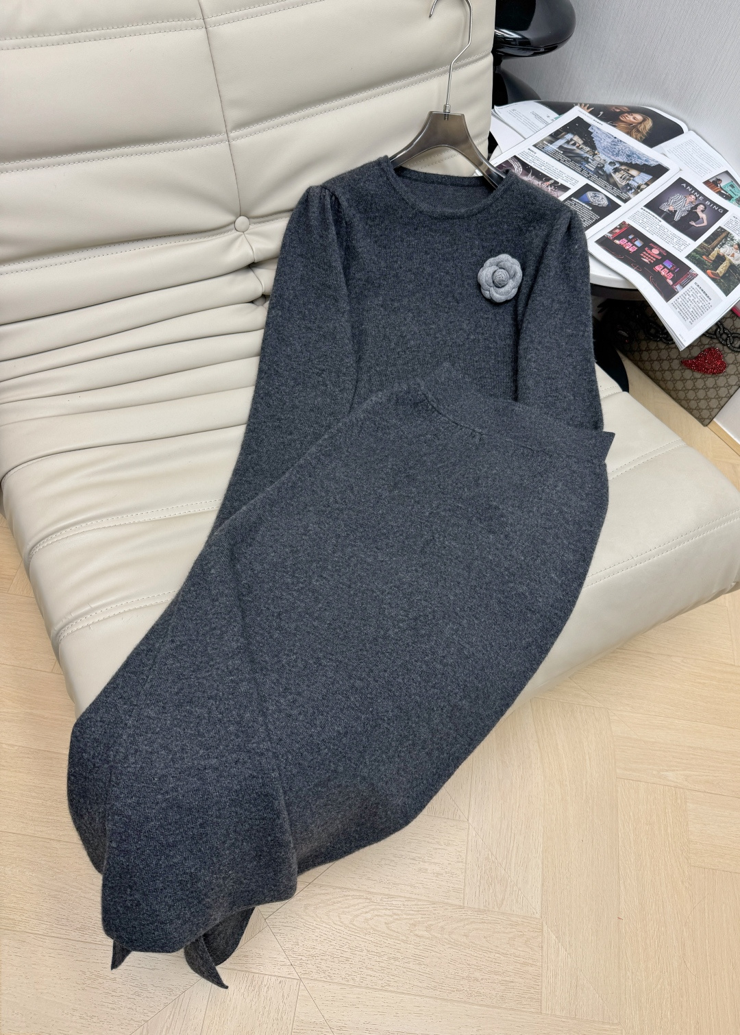 NO:667038,2025 new round neck design wool fungus top and skirt suit. Simple high-end style meets wool to create a simple and elegant design. It adopts a regular version and is embellished with corsage. It is a super versatile suit that looks good on anyone. Wear three colors SML M, skirts,   regardless of your figure.198609092025新款 圆领设计款羊毛木耳上衣半裙套装 简单高级风格邂逅羊毛 造就简单设计大气.采用常规版型 胸花点缀 超级百搭的一款套装谁穿谁好看 不挑身材穿三色SML M,,skirts, ,Women's clothing