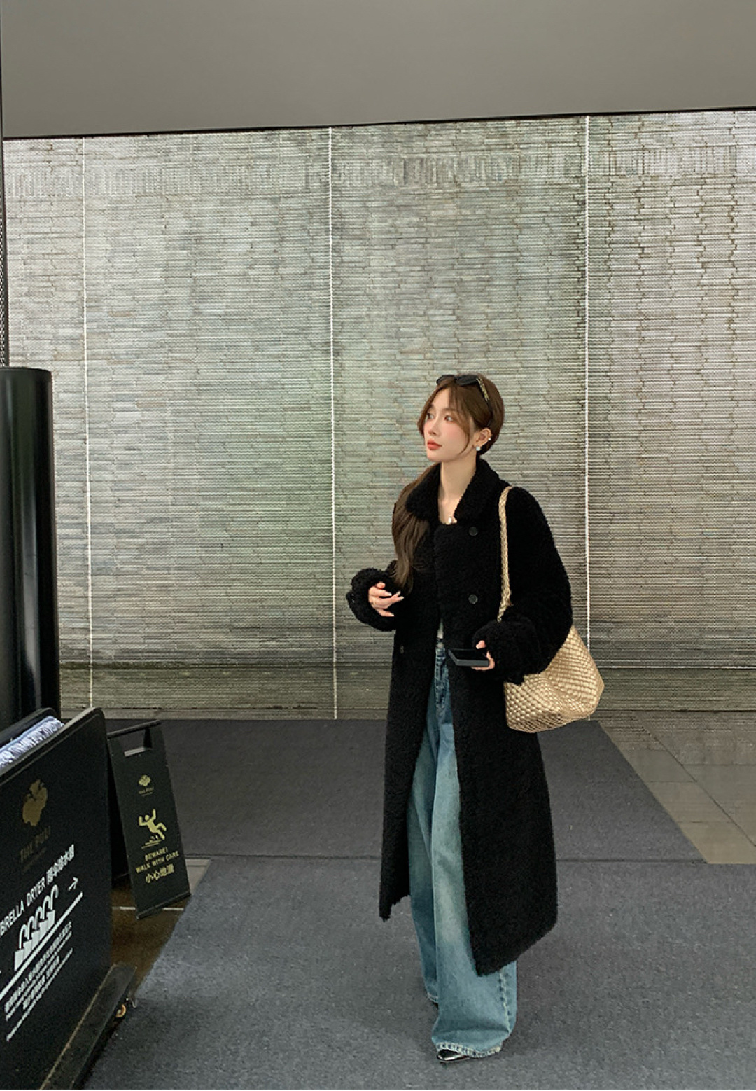 NO:683240,,,19860909,,,Women's clothing