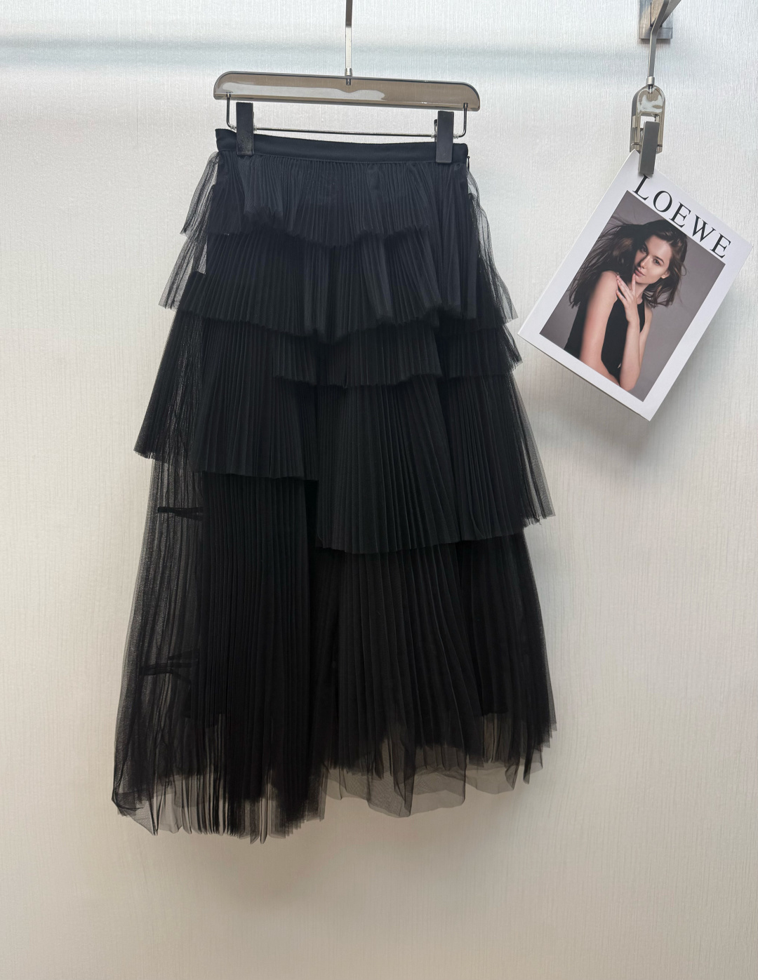 NO:713200,Dior 2026 spring and summer series layered mesh cake skirt, high-waisted design + multi-layered irregular pleats, light and elegant, nude pink, gentle and elegant, full of fairy spirit ~ mid-length skirt, can be easily worn in daily or formal occasions, paired with a simple top or exquisite accessories, it will directly enhance your temperament!  It is a high-end luxury item, suitable for sisters who pursue unique design and quality. SMLXL, dior, skirts,19860909Dior 2026春夏系列层叠网纱蛋糕裙,高腰设计+多层不规则百褶,轻盈飘逸,裸粉色温柔优雅,仙气满满～裙长中长款,日常或正式场合都能轻松驾驭,搭配简约上衣或精致配饰,气质直接拉满！属于高端奢侈单品,适合追求独特设计和品质的姐妹们SMLXL,,dior,skirts,,Women's clothing