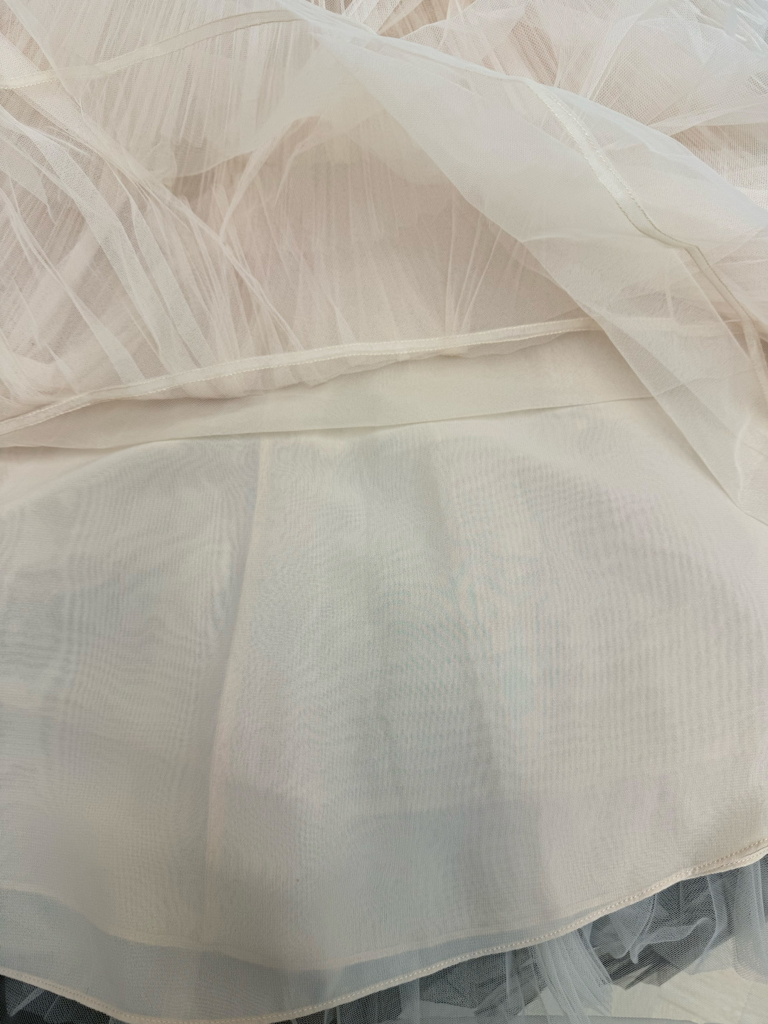✨Dior 2026春夏系列层叠网纱蛋糕裙，高腰设计+多层不规则百褶，轻盈飘逸，裸粉色温柔优雅，仙气满满