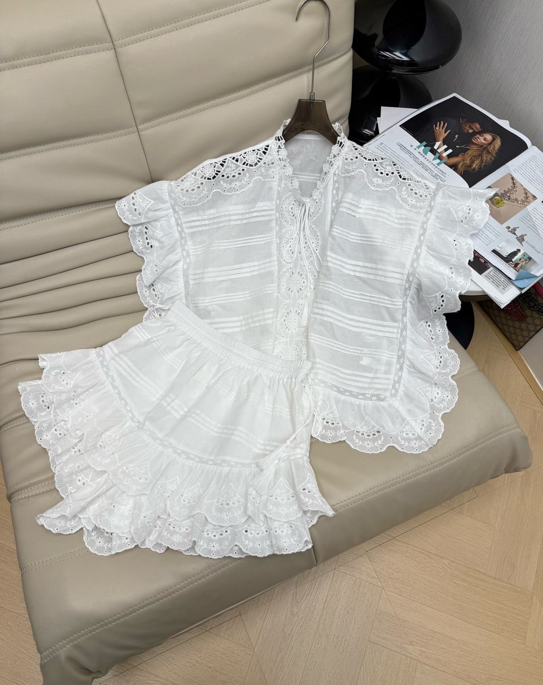 NO:716139,Tops and shorts for early spring. New white lace short-sleeved tops and cake shorts. Light and breathable. Exquisite hollow lace pattern + ruffle design, full of sweet retro style. Short cut. Easy to wear in daily life and parties in spring and summer. White is versatile, lace details are super points, gentle temperament is easy to get!  SML,,shorts,T-shirt,19860909上衣短裤早春新款白色蕾丝短袖上衣蛋糕短裤 轻薄透气 精致镂空蕾丝花纹+荷叶边设计,甜美复古风满分.短款剪裁 春夏日常、聚会都能轻松驾驭.白色百搭,蕾丝细节超加分,温柔气质轻松get！SML,,shorts,T-shirt,,Women's clothing