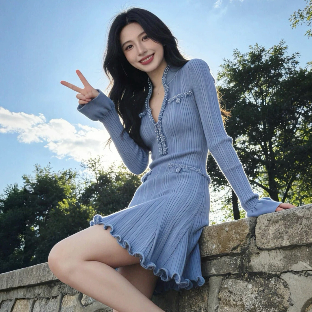 NO:717624,The new light blue knitted V-neck dress with heavy beading for early spring combines retro and sweet-cool elements in its design. The vertical striped textured fabric makes it slim and high-end. The detailed design of the V-neck + ruffled cuffs + hem adds a sense of femininity. The hand-beaded button decoration and pocket embellishment on the chest make the overall look more layered. When paired with it, it is suitable for daily commuting, and can also be easily used for dates, parties and other occasions. It is a versatile and eye-catching item in the spring and summer wardrobe SML  M,,skirts,19860909早春新款浅蓝色的针织V领连重工钉珠衣裙,设计上融合了复古与甜酷元素,竖条纹肌理感面料显瘦又高级,V领+荷叶边袖口+下摆的细节设计增添柔美感,胸前手工钉珠纽扣装饰和口袋点缀,让整体造型更具层次感.搭配上,它既适合日常通勤,也能轻松驾驭约会、派对等场合,是春夏衣橱里百搭又吸睛的单品 SML M,,skirts,,Women's clothing