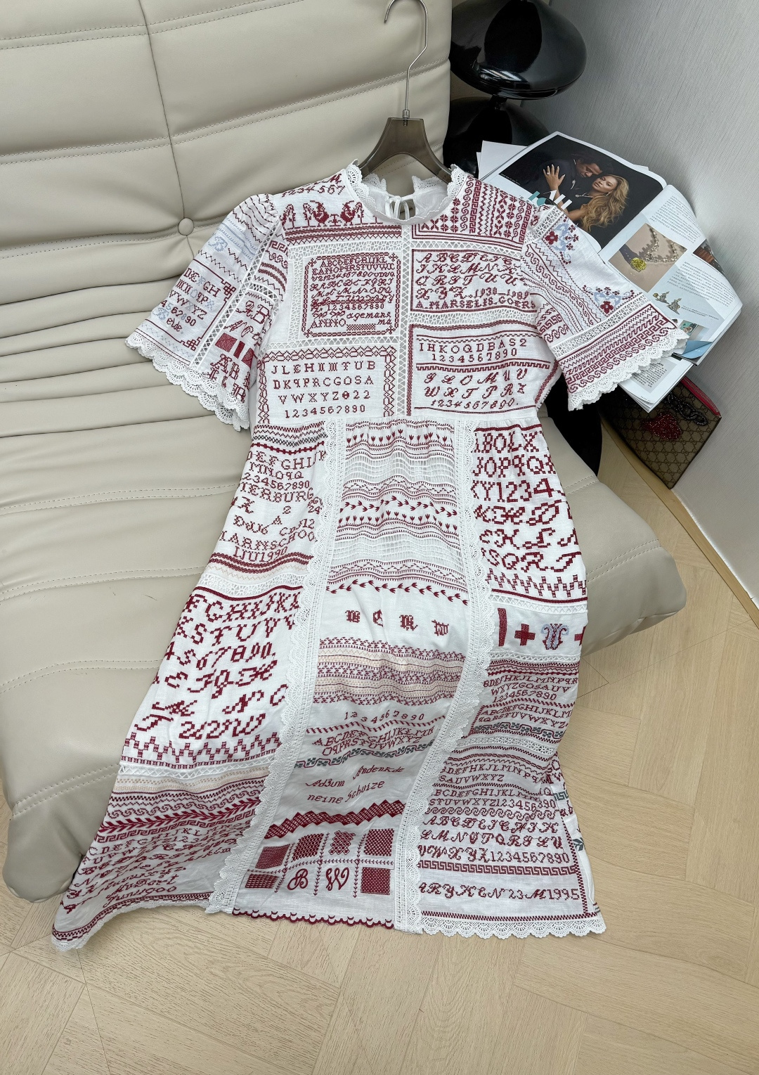 NO:729069,New design and new dress for early spring. A white dress with a retro literary atmosphere. The whole piece is super heavy-duty and hand-embroidered. The craftsmanship is very impressive. Red-brown letters, numbers and geometric patterns are spliced into a unique 'code' print, with exquisite lace on the cuffs and skirt. The overall style is French retro, preppy or bohemian. The skirt is an A-line long skirt with short sleeves. It comes with a literary filter, which is a great tool for taking photos.  Recommend 34-36-38,,skirts,T-shirt,19860909早春新款设计新款连衣裙 极具复古文艺气息的白色连衣裙 超级重工整件都是手工刺绣工艺感非常足 以红棕色字母、数字和几何图案拼接成独特的“密码”印花,搭配袖口和裙摆的精致蕾丝花边,整体风格偏向法式复古、学院风或波西米亚混搭.裙型为A字长裙 短袖设计 自带文艺滤镜,是拍照出片的利器 推荐34-36-38,,skirts,T-shirt,,Women's clothing