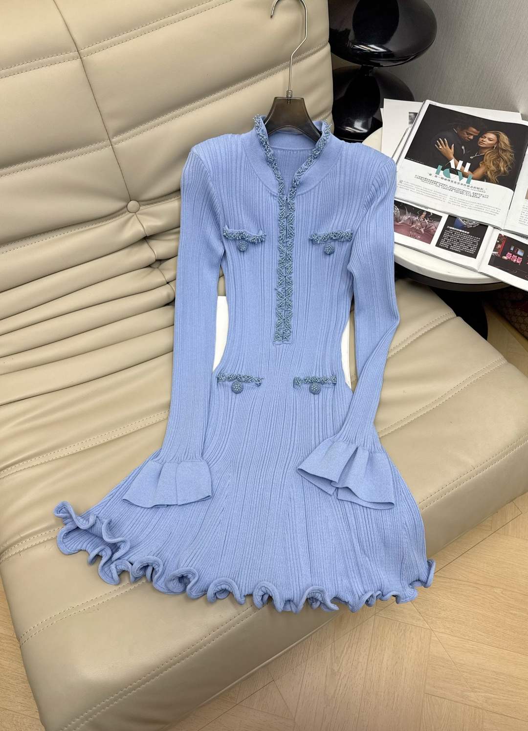 NO:730138,The new early spring light blue knitted V-neck dress with heavy beading combines retro and sweet-cool elements in design. The vertical striped textured fabric makes it slim and high-end. The detailed design of V-neck + ruffled cuffs + hem adds a sense of femininity. The hand-beaded button decoration and pocket embellishment on the chest make the overall look more layered. When paired with it, it is suitable for daily commuting, and can also be easily used for dates, parties and other occasions. It is a versatile and eye-catching item in the spring and summer wardrobe.  SML,,skirts,19860909早春新款浅蓝色的针织V领连重工钉珠衣裙,设计上融合了复古与甜酷元素,竖条纹肌理感面料显瘦又高级,V领+荷叶边袖口+下摆的细节设计增添柔美感,胸前手工钉珠纽扣装饰和口袋点缀,让整体造型更具层次感.搭配上,它既适合日常通勤,也能轻松驾驭约会、派对等场合,是春夏衣橱里百搭又吸睛的单品 SML,,skirts,,Women's clothing