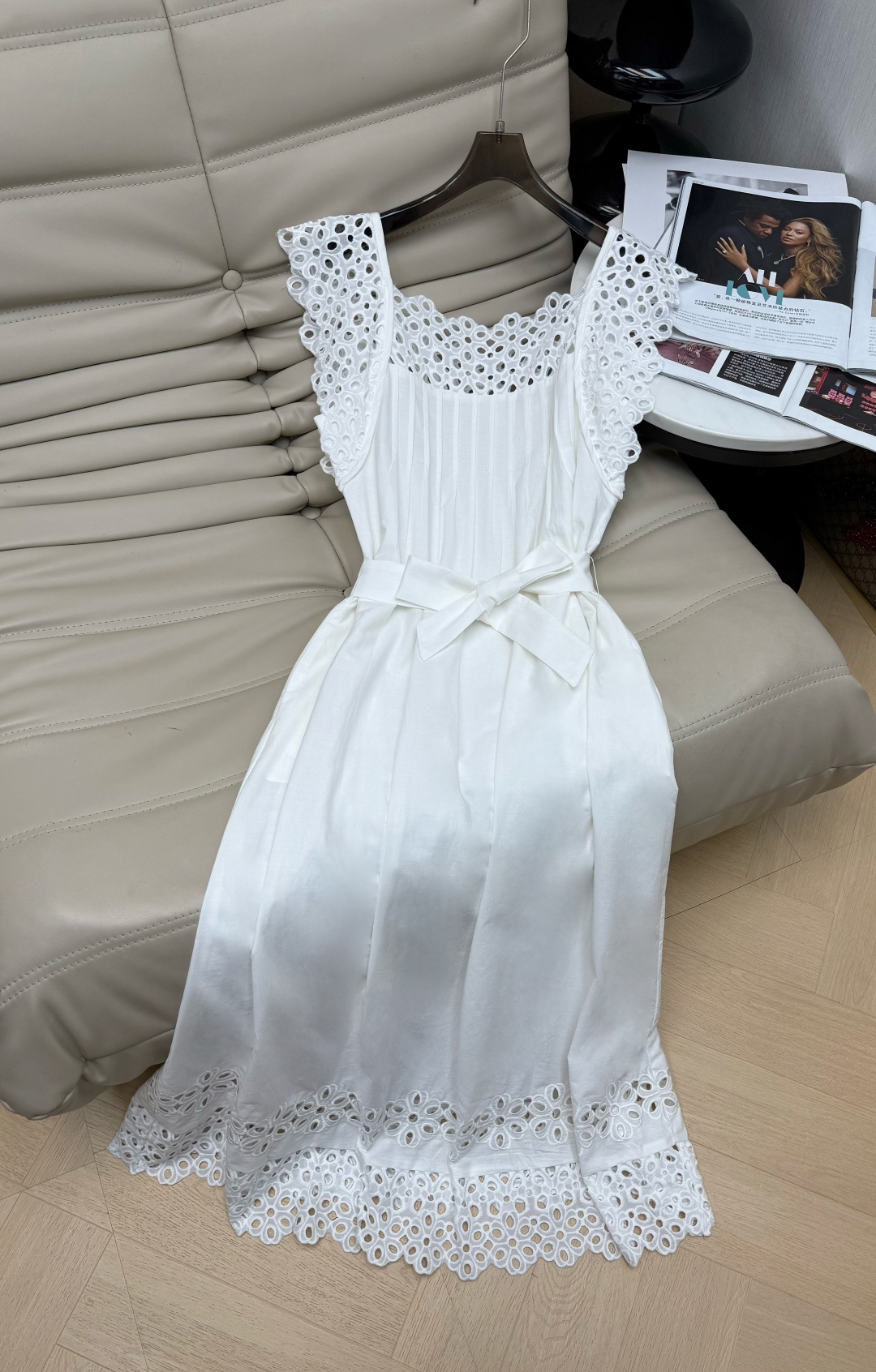 NO:732436,Early spring new niche design exquisite white dress, made of pure cotton texture fabric, with hollow lace design that echoes up and down. The shoulders are ruffled short sleeves, and the waist is tied with a bow belt. The overall style is fresh and elegant, with a French romantic atmosphere. It can be easily managed from daily afternoon tea to a light ritual gathering. 34-36-38,,skirts,T-shirt,19860909早春新款小众设计精致的白色连衣裙,采用纯棉质感面料,搭配上下呼应的镂空花边设计,肩部为荷叶边短袖,腰部系有蝴蝶结腰带,整体风格清新优雅,带有法式浪漫气息.日常下午茶还是是轻仪式感的聚会 它都能轻松驾驭.34-36-38,,skirts,T-shirt,,Women's clothing