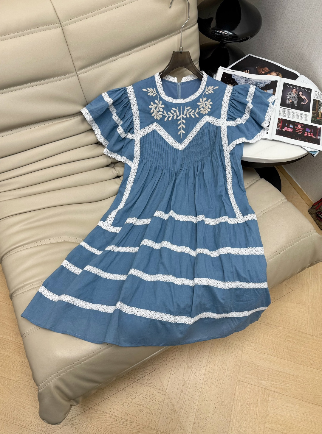 NO:737925,French blue embroidered dress, made of light and breathable cotton fabric, super comfortable to wear in summer!  White lace splicing + ruffled flying sleeves, sweet and elegant. Exquisite embroidery on the chest, distinct layers of skirt, loose fit, slim and comfortable, perfect for daily outings, vacations, and photo shoots. 2026 new style, full of French romantic atmosphere, paired with straw bags or sandals, get a fresh and natural style!  Code 34/36/38,,sandals,espadrilles,skirts,19860909法式蓝色刺绣连衣裙,采用轻薄透气棉质面料,夏天穿超舒服！白色蕾丝拼接+荷叶边飞袖,甜美又优雅.胸前精致刺绣,裙摆层次分明,宽松版型显瘦又自在,日常出街、度假、拍照都很出片.2026新款,法式浪漫氛围感拉满,搭配草编包或凉鞋,清新自然风get！码34/36/38,,sandals,espadrilles,skirts,,Women's clothing