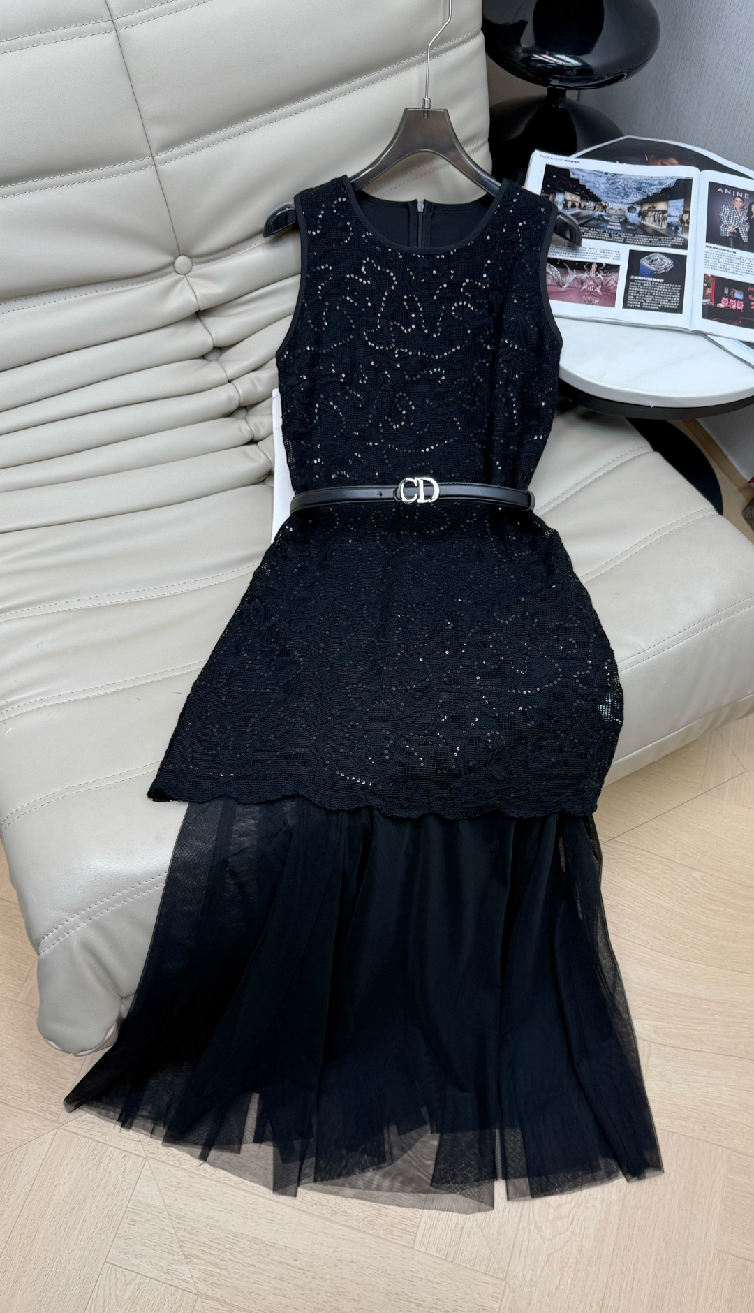 NO:738339,The popular 26ss new model has exquisite rope embroidery craftsmanship and super texture!  Sleeveless design + belt, modify the body shape and look elegant. The mesh hem is full of layers, smart and elegant, and can be easily controlled at annual meetings and dinners. The skirt is moderate in length, making you look slimmer and taller, with both oriental charm and modern fashion. Pair it with simple accessories or high heels to enhance your temperament!  Code SML,,high heels,skirts,19860909爆款26ss新款 精致绳绣工艺超有质感！无袖设计+腰带,修饰身形又显优雅.下摆网纱拼接,层次感满满,灵动飘逸,年会、晚宴都能轻松驾驭.裙长适中,显瘦显高,东方韵味与现代时尚兼具,搭配简约配饰或高跟鞋,气质直接拉满！码SML,,high heels,skirts,,Women's clothing