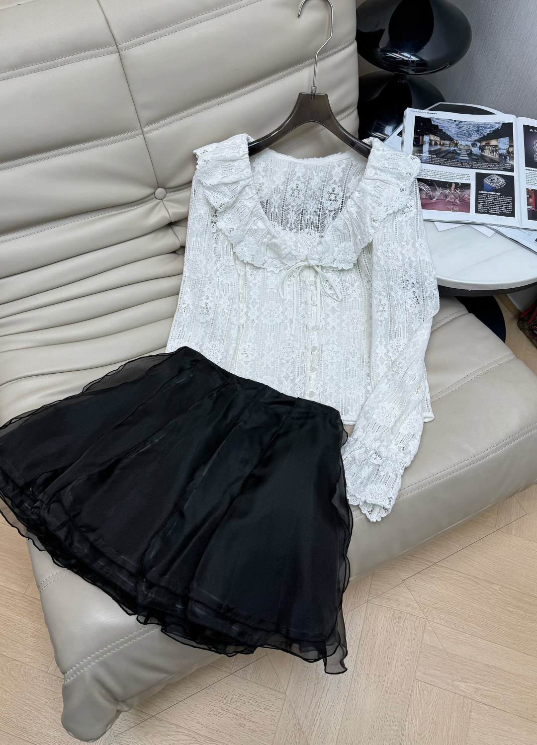 NO:739775,Top half 26 spring and summer new lace hollow embroidery French retro ruffle + trumpet long-sleeved shirt full of atmosphere!  The details on it are super exquisite, light and breathable, perfect for spring and summer. The black mesh skirt is layered and fluffy, making it look slim and smart, and it looks great when taking photos. 34-36-38,,skirts,shirts,19860909上衣半 26年春夏新款蕾丝镂空刺绣法式复古荷叶边+喇叭长袖衬衫氛围感拉满！上细节超精致,轻盈透气超适合春夏.黑色网纱裙层叠蓬松,显瘦又灵动,拍照都很出片 34-36-38,,skirts,shirts,,Women's clothing