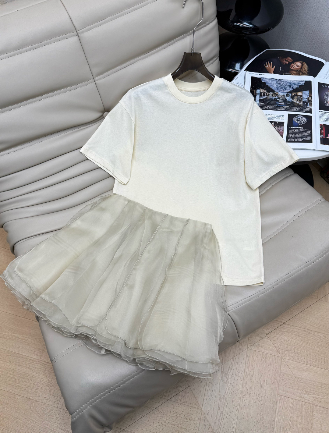 NO:739779,T-shirt skirt 26 new French retro heavy industry. High count and high density pure cotton with a heavy weight, super comfortable to wear in summer!  The three-dimensional flower relief hollow embroidery on the back is full of French retro feeling and the details are ultra-exquisite. The short-sleeved design made of apricot cotton is simple and versatile + the smart layered organza tutu skirt can be easily worn on exquisite vacations. It has both texture and design. 34-36-38,,skirts,T-shirt,tees,t-shirt,19860909T恤半裙 26新品法式复古重工.高支高密度的克重感纯棉夏天穿超舒服！背部立体花卉浮雕镂空刺绣,法式复古感满满,细节超精致.奶杏棉料短袖设计简约百搭+灵动层叠欧根纱蓬蓬裙精致度假都能轻松驾驭,质感与设计感兼具 34-36-38,,skirts,T-shirt,tees，t-shirt,,Women's clothing