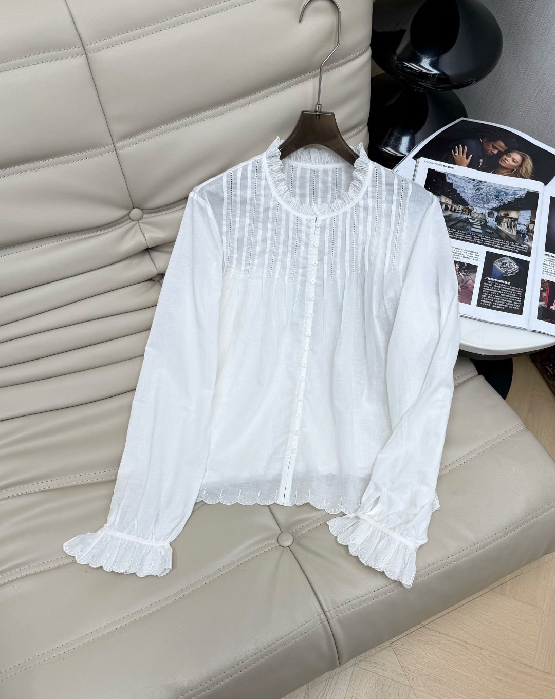 NO:740295,26 new romantic tops are exquisite, delicate and elegant. They are made of many fine fabrics and are comfortable. They reveal the softness of women everywhere. They have their own romantic beauty. At the same time, the temple shape brought by the complicated craftsmanship also contains the power of women. It is a very sophisticated and worthy of recommendation. Monochrome size 3 M,,1986090926新款浪漫小上衣精致细腻优雅 诸多工艺细面料舒适 处处透露着女性的柔美 自带浪漫 美感 同时纷繁重工艺帶来的廟形 也蕴藏着女性 力量 是非常考究 且值得维荐的衬衣 单色3码 M,,,Women's clothing