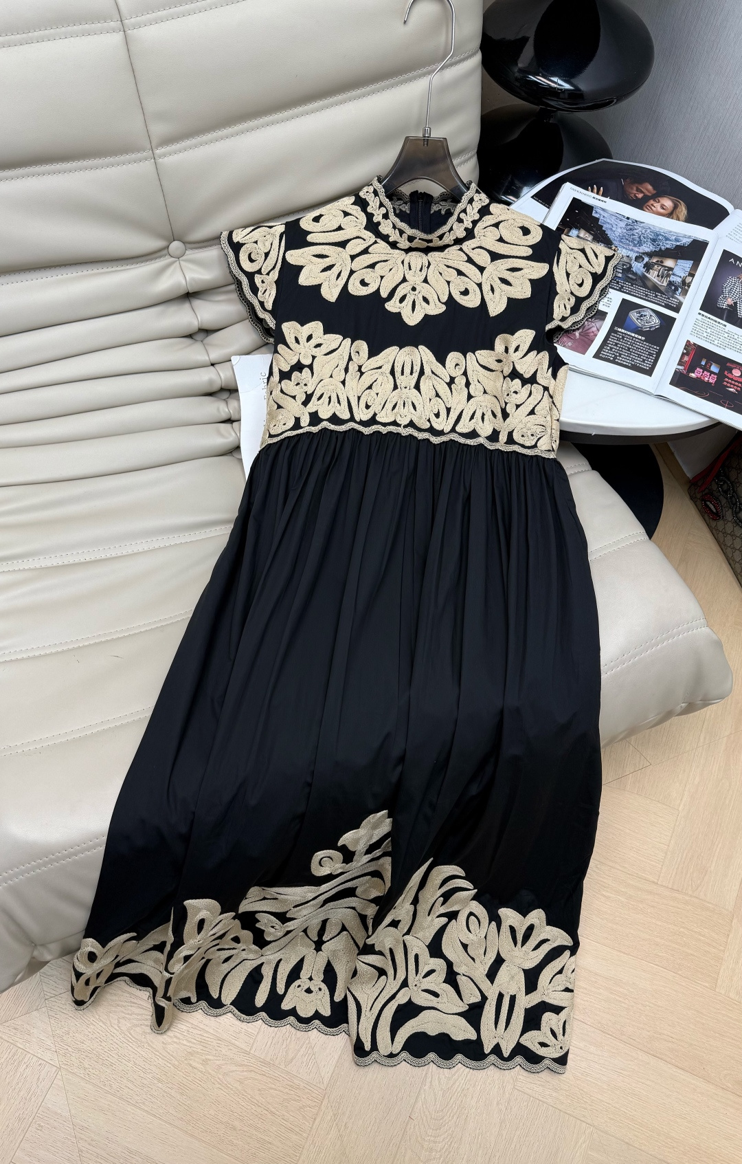 NO:740290,New product release 2026 spring and summer new style, heavy industry embroidery pattern round neck long dress with flying sleeves Heavy industry dress with three-dimensional floral embroidery, retro and elegant design, with French pastoral style. Loose fit can be worn by fat or thin people, adding a sense of sophistication, high quality goods, whether it is daily outings, dates or vacations, you can easily wear it with a gentle atmosphere 34-36-38 2 colors M,,skirts,19860909新品发布  2026春夏新款,重工刺绣图案圆领飞飞袖长款连衣裙 立体花卉刺绣重工款连衣裙,设计复古优雅,带有法式田园风情.宽松版型 胖瘦能穿 增添精致感,高货高品质 无论是日常出街、约会还是度假,都能轻松穿出温柔氛围感 34-36-38 2色 M,,skirts,,Women's clothing