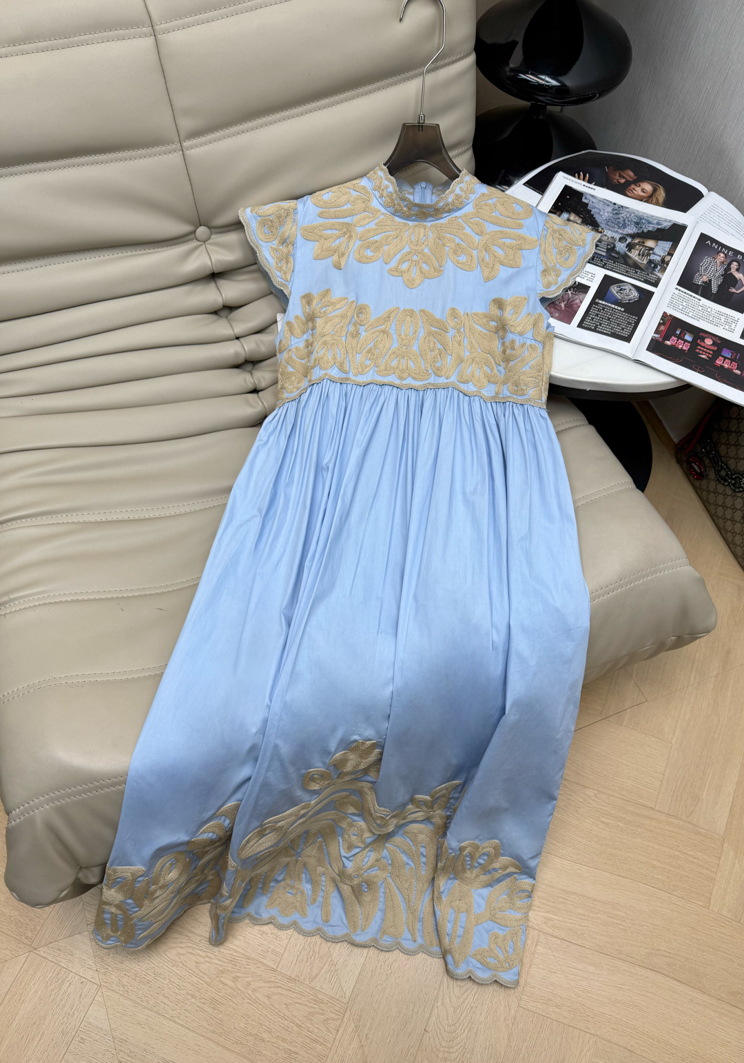 NO:740291,New product release 2026 spring and summer new style, heavy industry embroidery pattern round neck long dress with flying sleeves Heavy industry dress with three-dimensional floral embroidery, retro and elegant design, with French pastoral style. Loose version can be worn by fat and thin people, adding a sense of sophistication, high quality goods, whether it is daily outings, dates or vacations, you can easily wear it with a gentle atmosphere 34-36-38 2 colors,,skirts,19860909新品发布  2026春夏新款,重工刺绣图案圆领飞飞袖长款连衣裙 立体花卉刺绣重工款连衣裙,设计复古优雅,带有法式田园风情.宽松版型 胖瘦能穿 增添精致感,高货高品质 无论是日常出街、约会还是度假,都能轻松穿出温柔氛围感 34-36-38 2色,,skirts,,Women's clothing