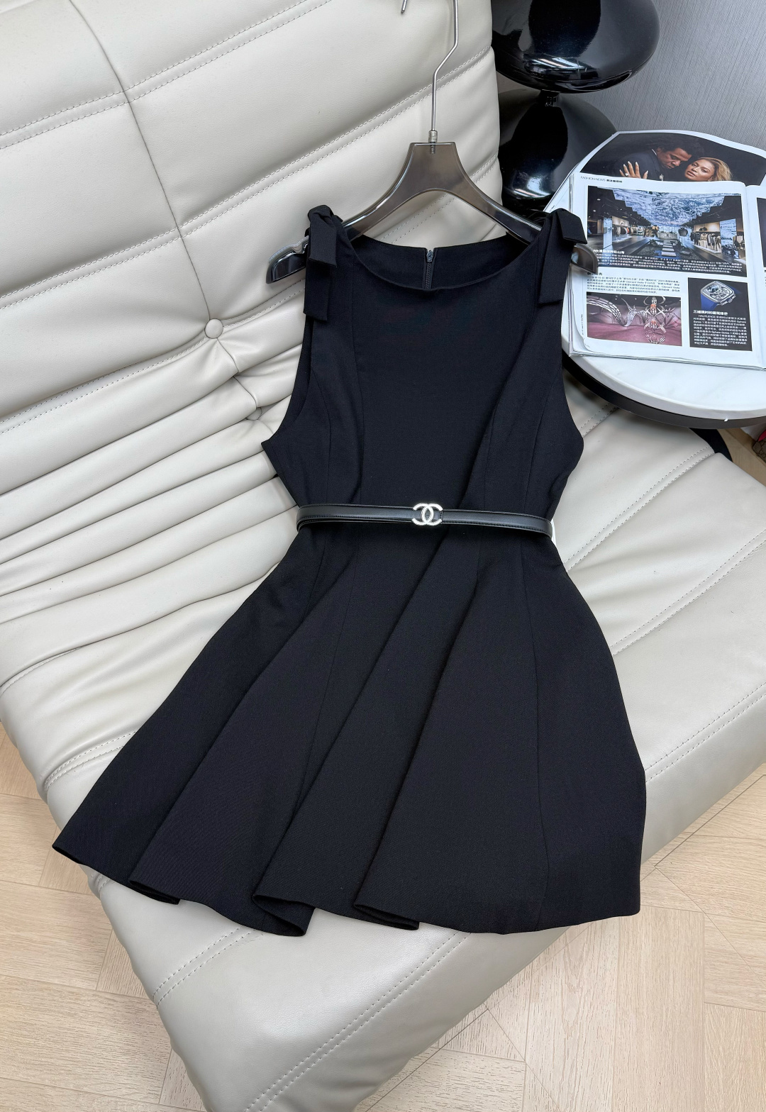 NO:748093,New black Hepburn style sleeveless waist-cinching A-line skirt, elegant and slimming!  The fabric is stylish and not easy to wrinkle. Pair it with a belt to accentuate your waistline. It is versatile and does not care about your figure. It looks great when worn alone or with a jacket. You can easily get a French high-end feel~ Single color ③ size, skirts, jackets & coats,19860909上新啦黑色赫本风无袖收腰A字裙摆,优雅又显瘦！面料有型不易皱,搭配腰带更显腰线百搭不挑身材,单穿或配外套都很出彩,轻松get法式高级感～ 单色③码,,skirts,jackets & coats,,Women's clothing