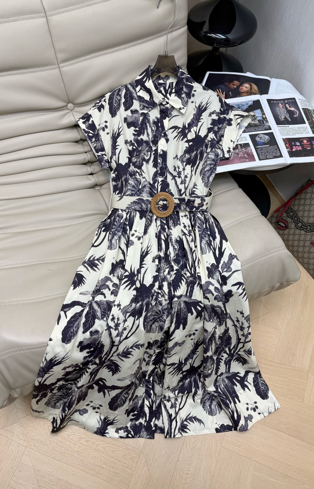 NO:751976,26Ss early spring series printed dress is made of cotton, soft and comfortable, super refreshing to wear in summer!  Botanical print + lapel design, perfect retro elegance. The round wooden buckle of the belt is full of details, and the waist is slimmed down to show the figure. The A-line skirt is moderate in length, made of cotton and breathable, and can be easily managed in hot weather. Recommend SMLXL, skirts,1986090926Ss早春系列印花连衣裙全棉材质,柔软舒适 夏天穿超清爽！植物印花+翻领设计 复古优雅气质满分 .腰带圆形木质扣 细节感十足,收腰显身材 A字裙摆长度适中全棉透气,炎热天气也能轻松驾驭 推荐SMLXL,,skirts,,Women's clothing